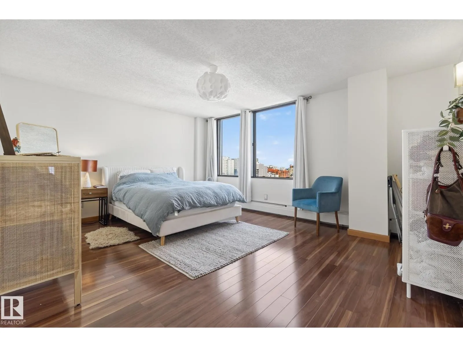 #1004 10045 118 ST NW