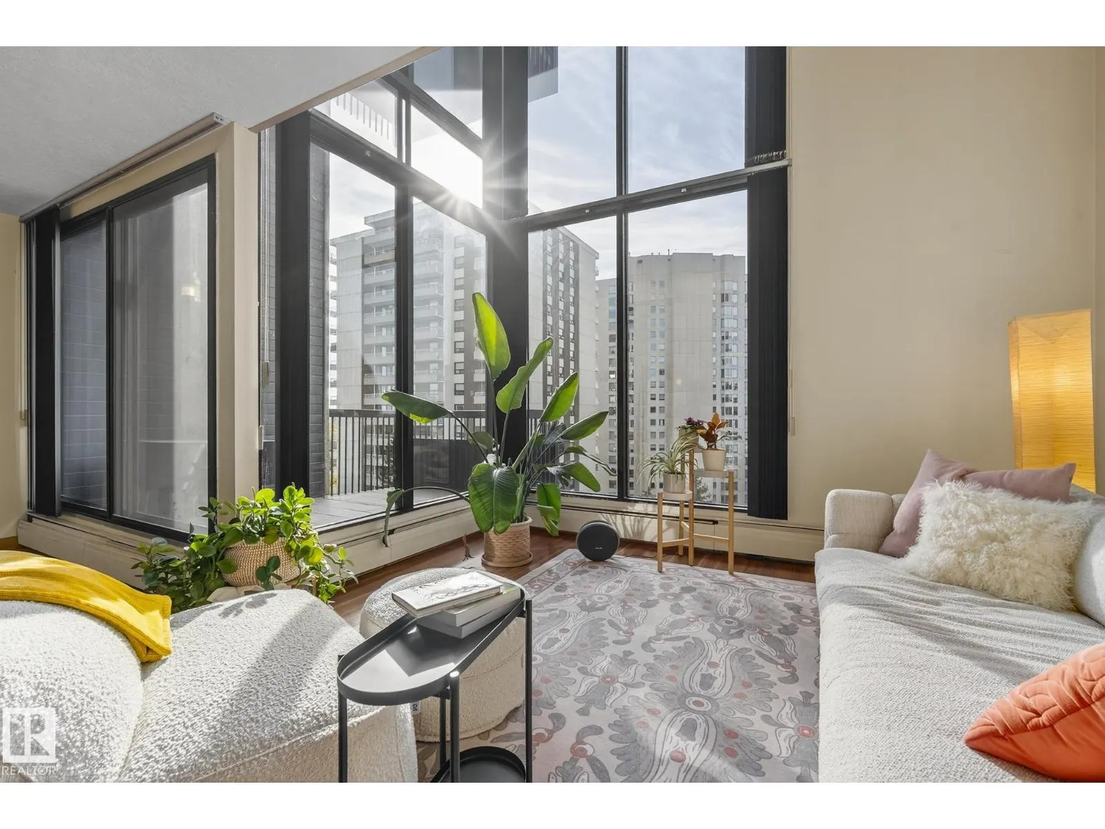 #1004 10045 118 ST NW