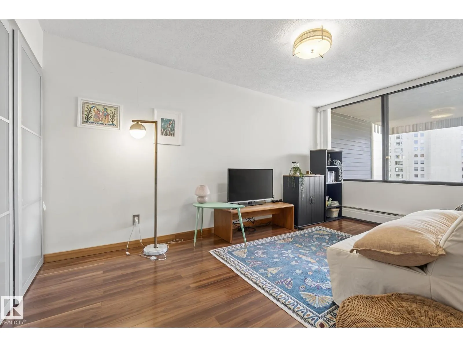 #1004 10045 118 ST NW