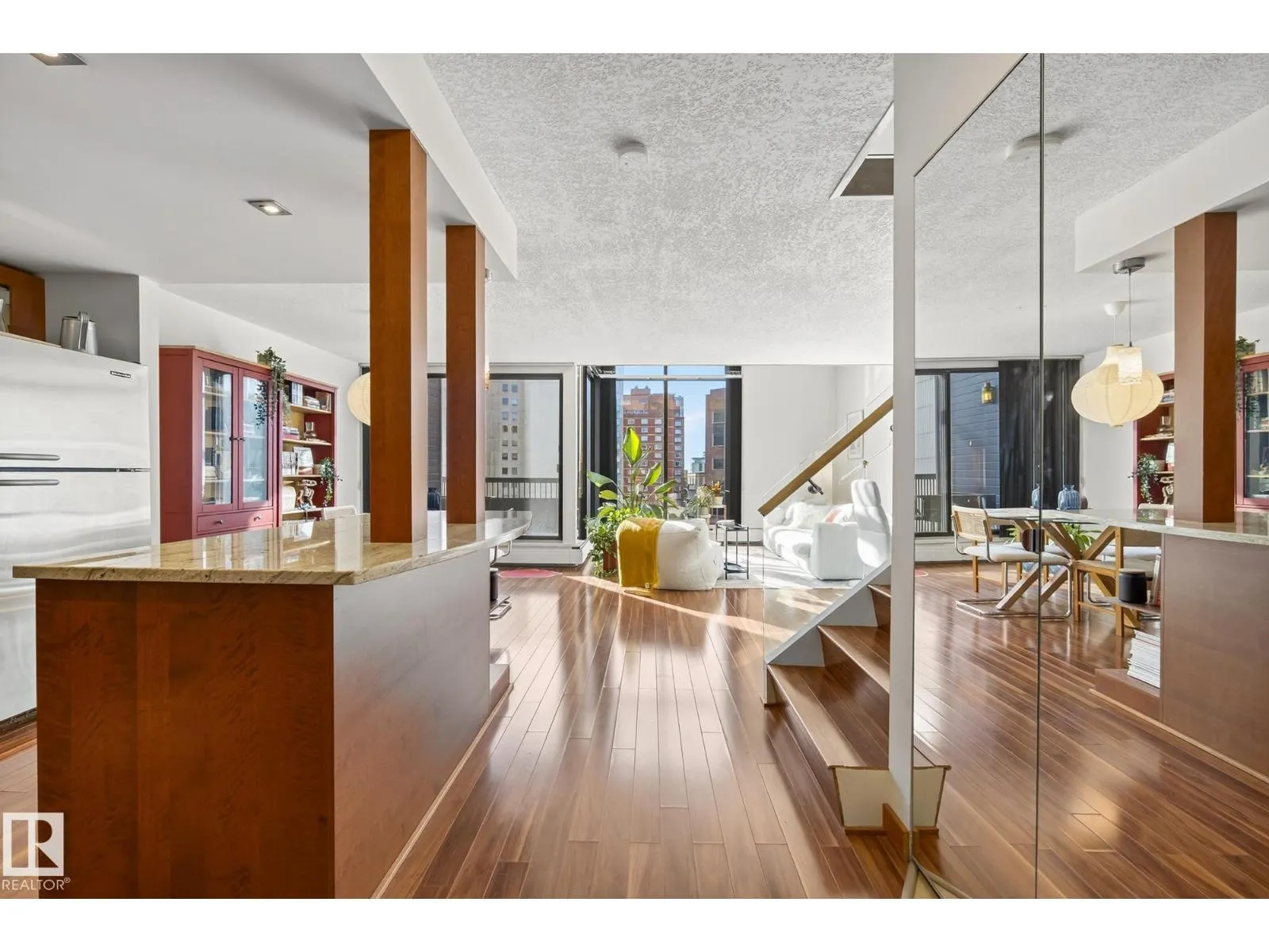 #1004 10045 118 ST NW