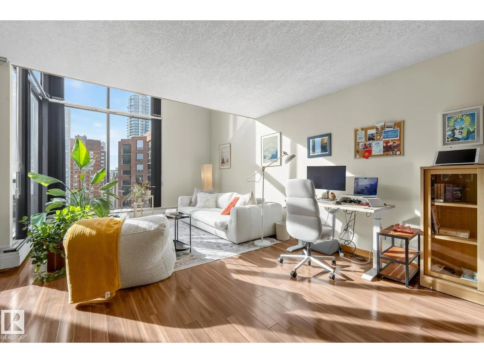 #1004 10045 118 ST NW