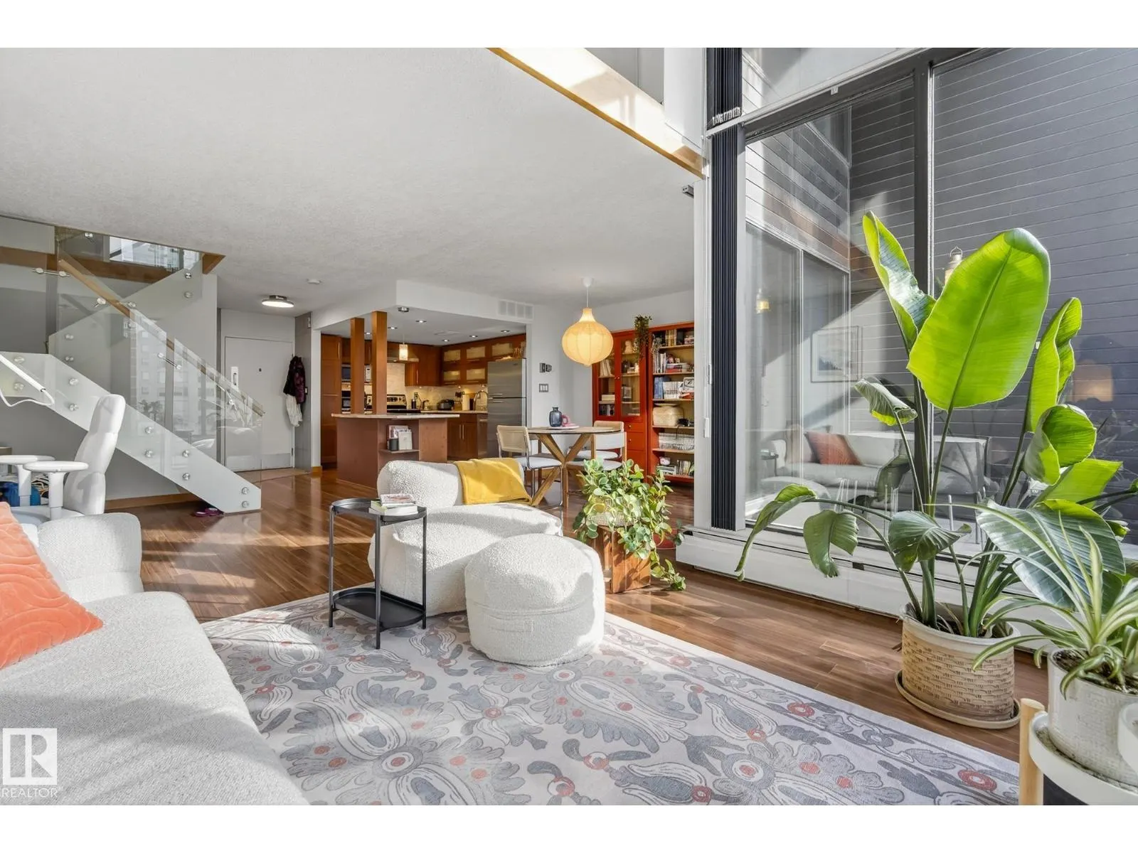 #1004 10045 118 ST NW