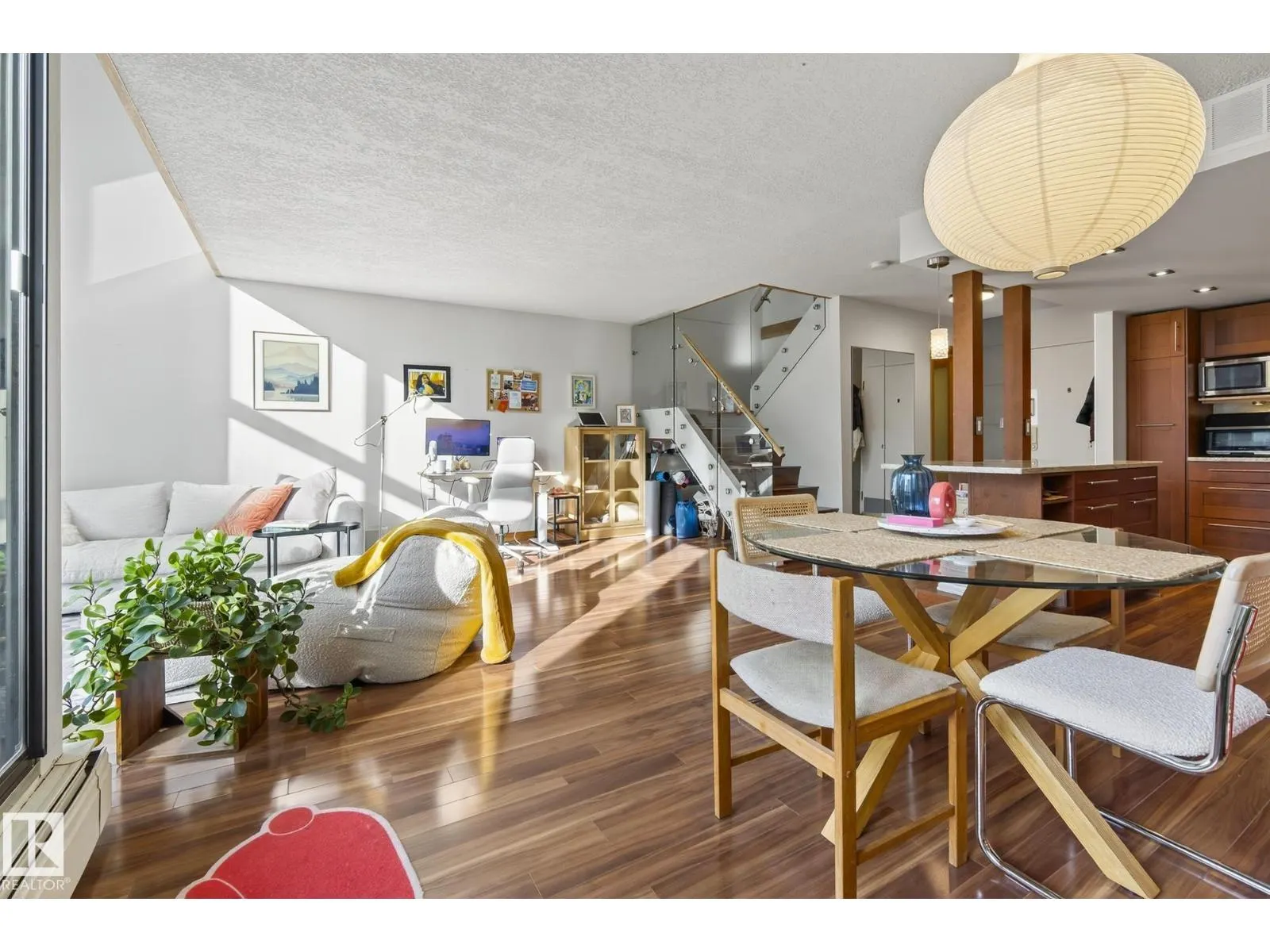 #1004 10045 118 ST NW