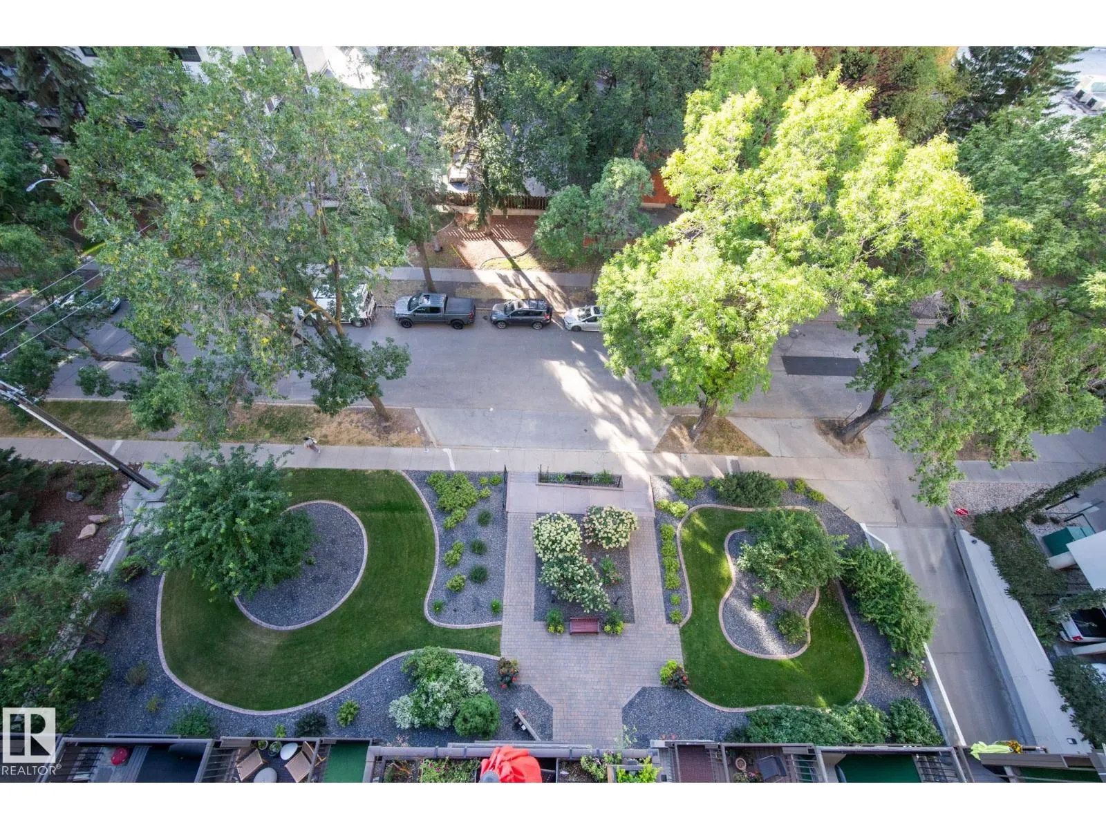 #1004 10045 118 ST NW