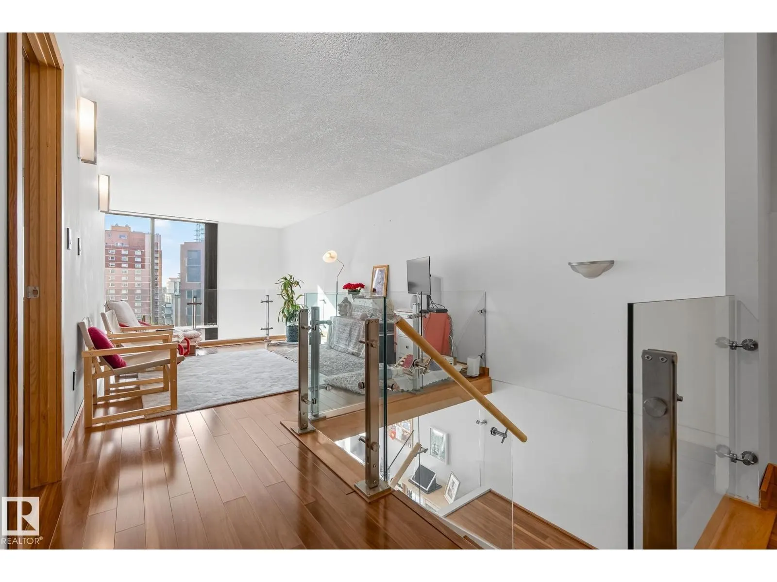 #1004 10045 118 ST NW