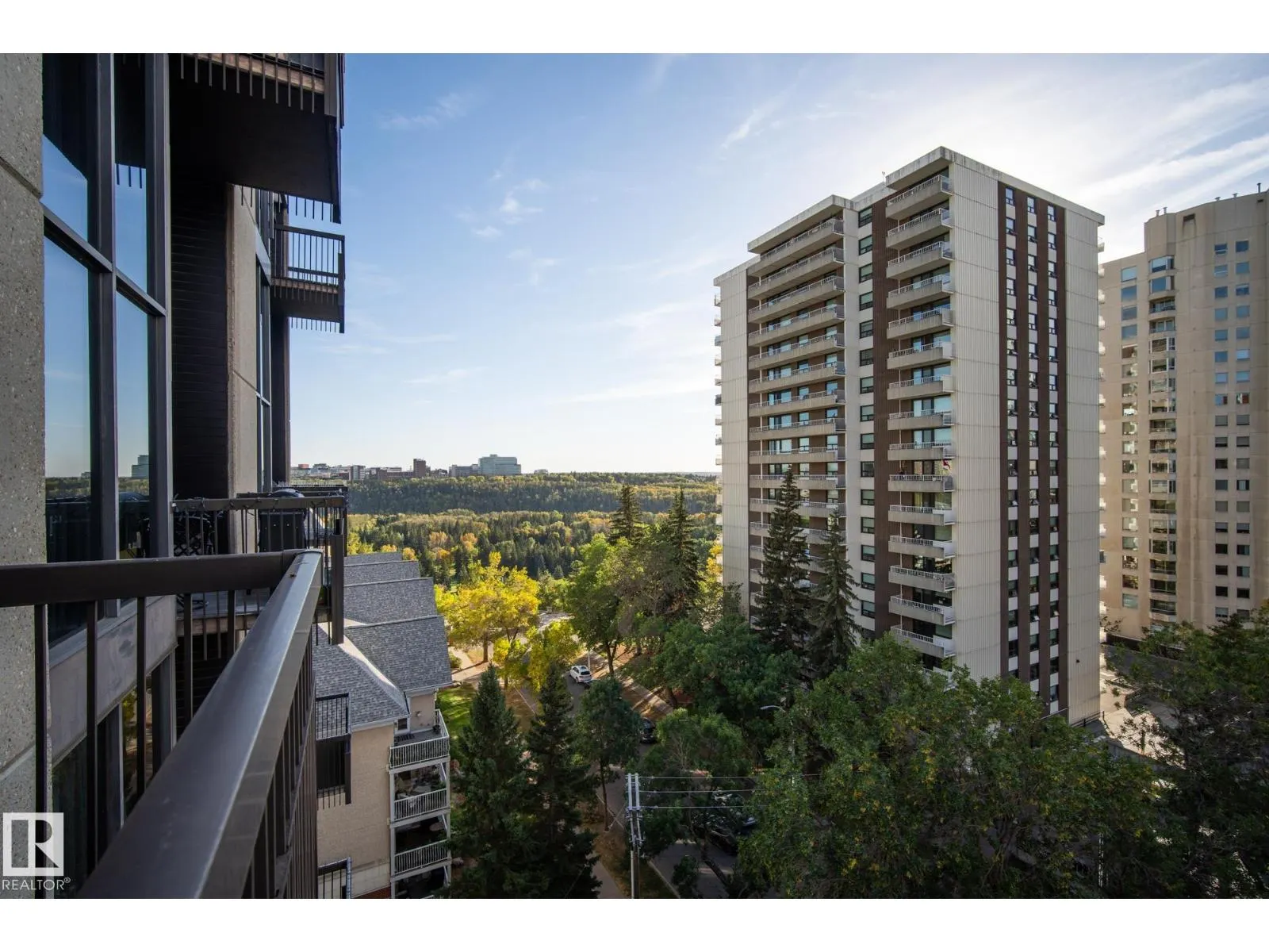 #1004 10045 118 ST NW