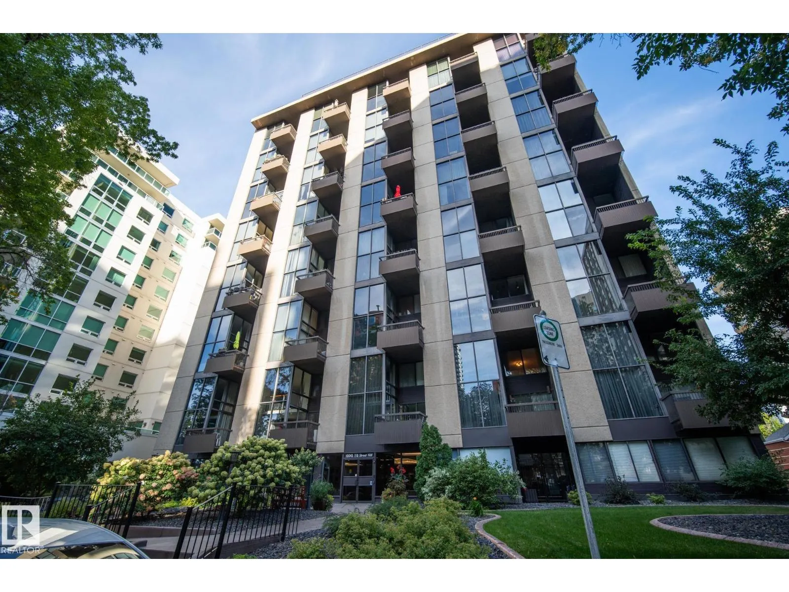 #1004 10045 118 ST NW