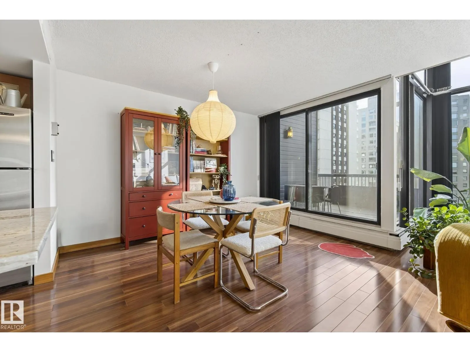 #1004 10045 118 ST NW