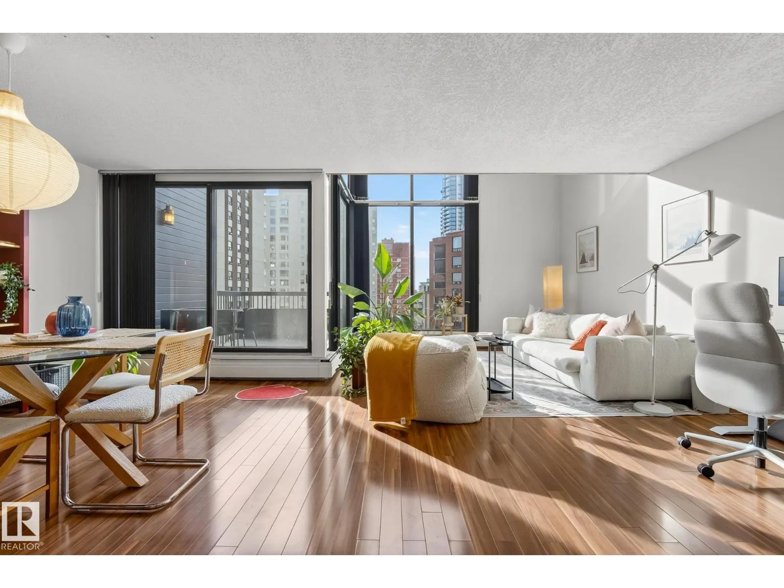 #1004 10045 118 ST NW