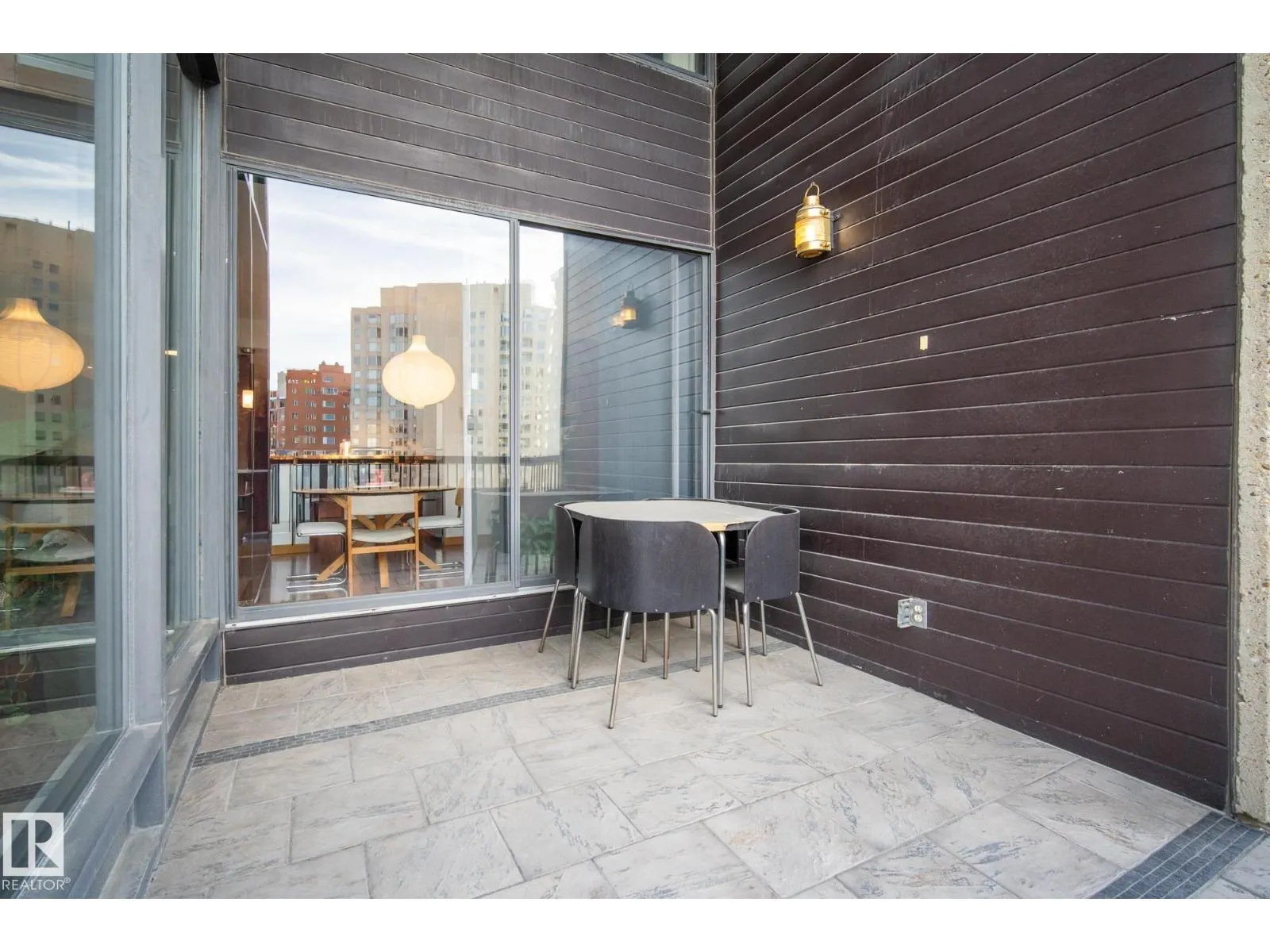 #1004 10045 118 ST NW