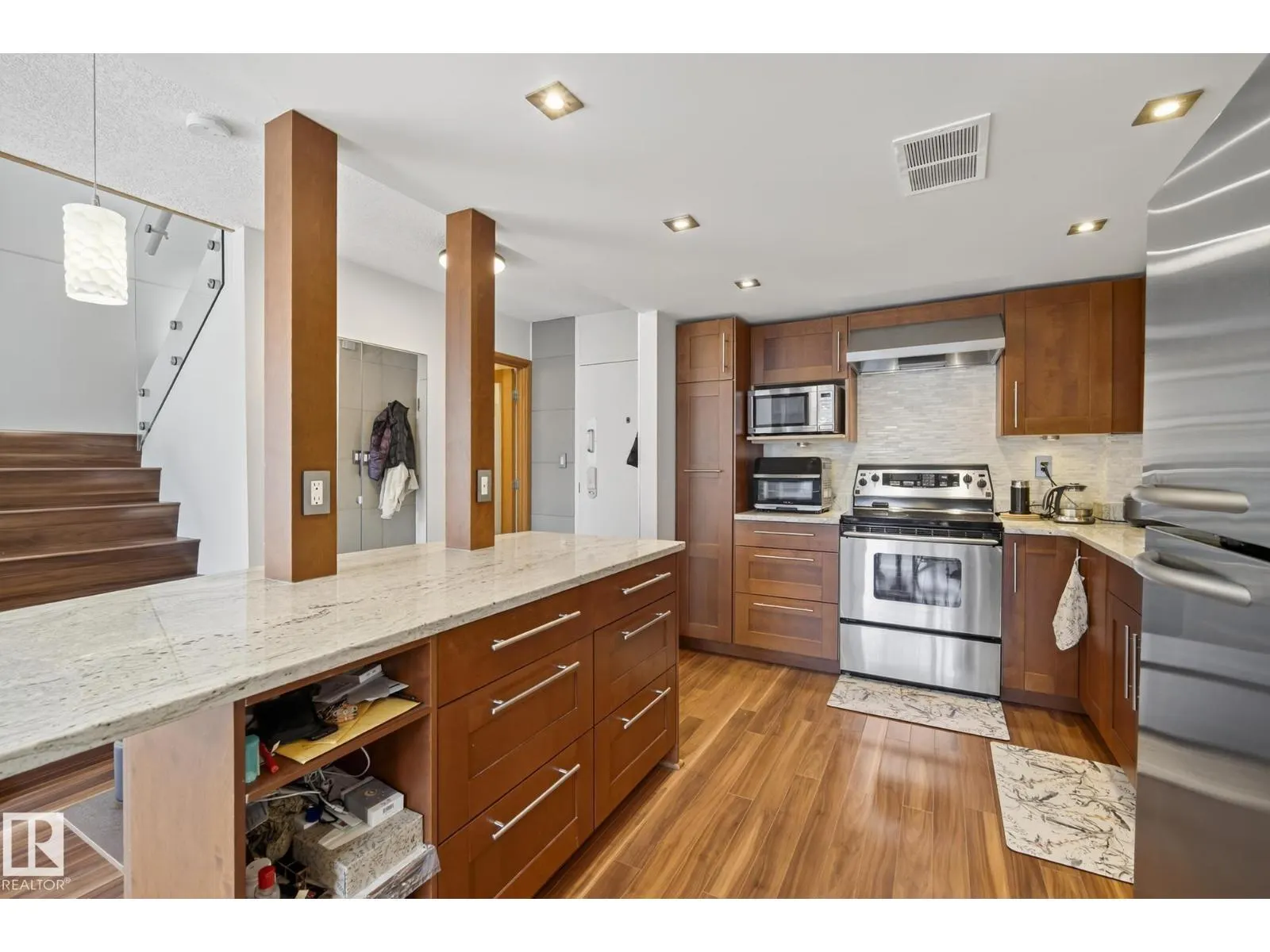 #1004 10045 118 ST NW