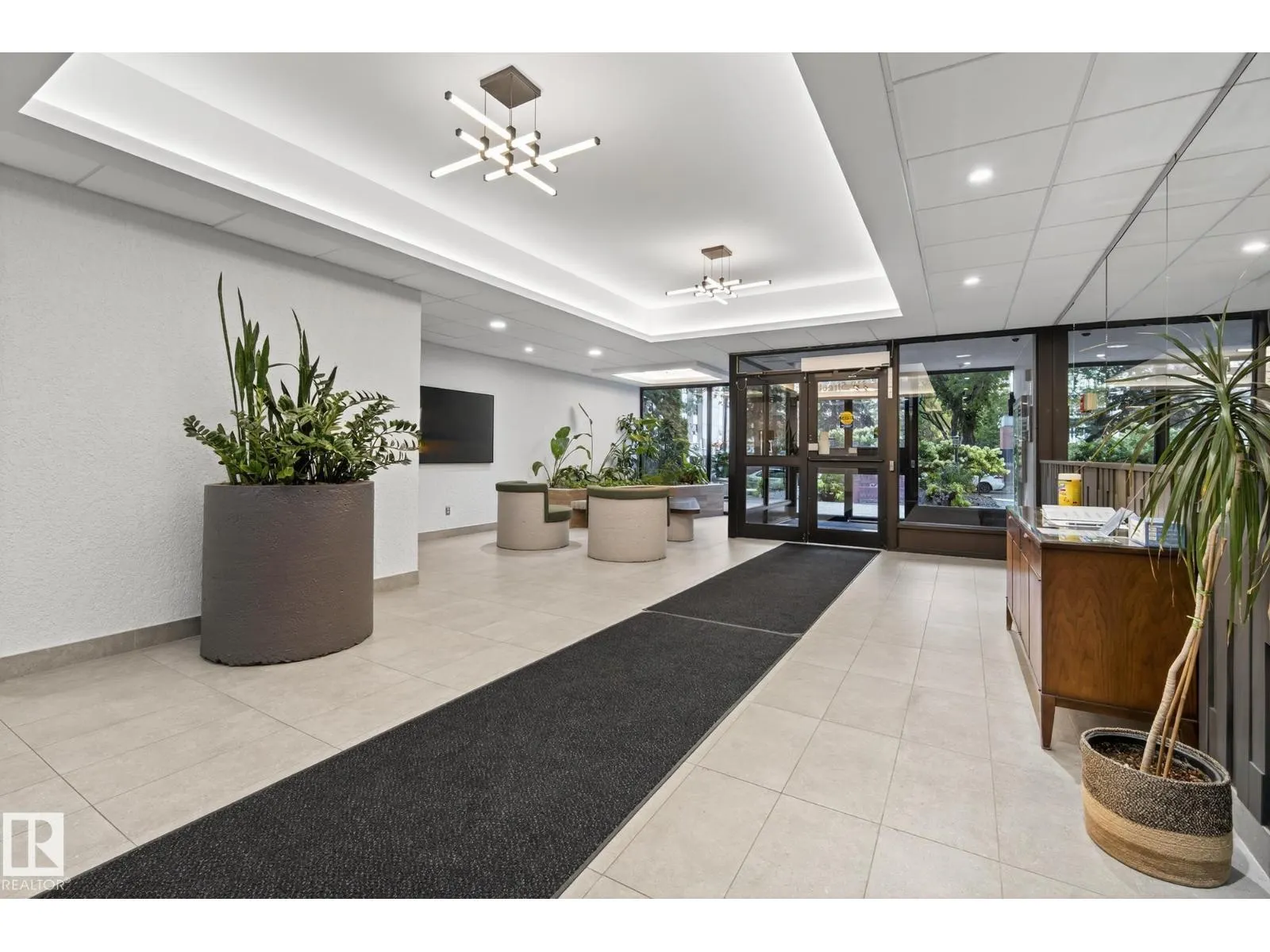 #1004 10045 118 ST NW