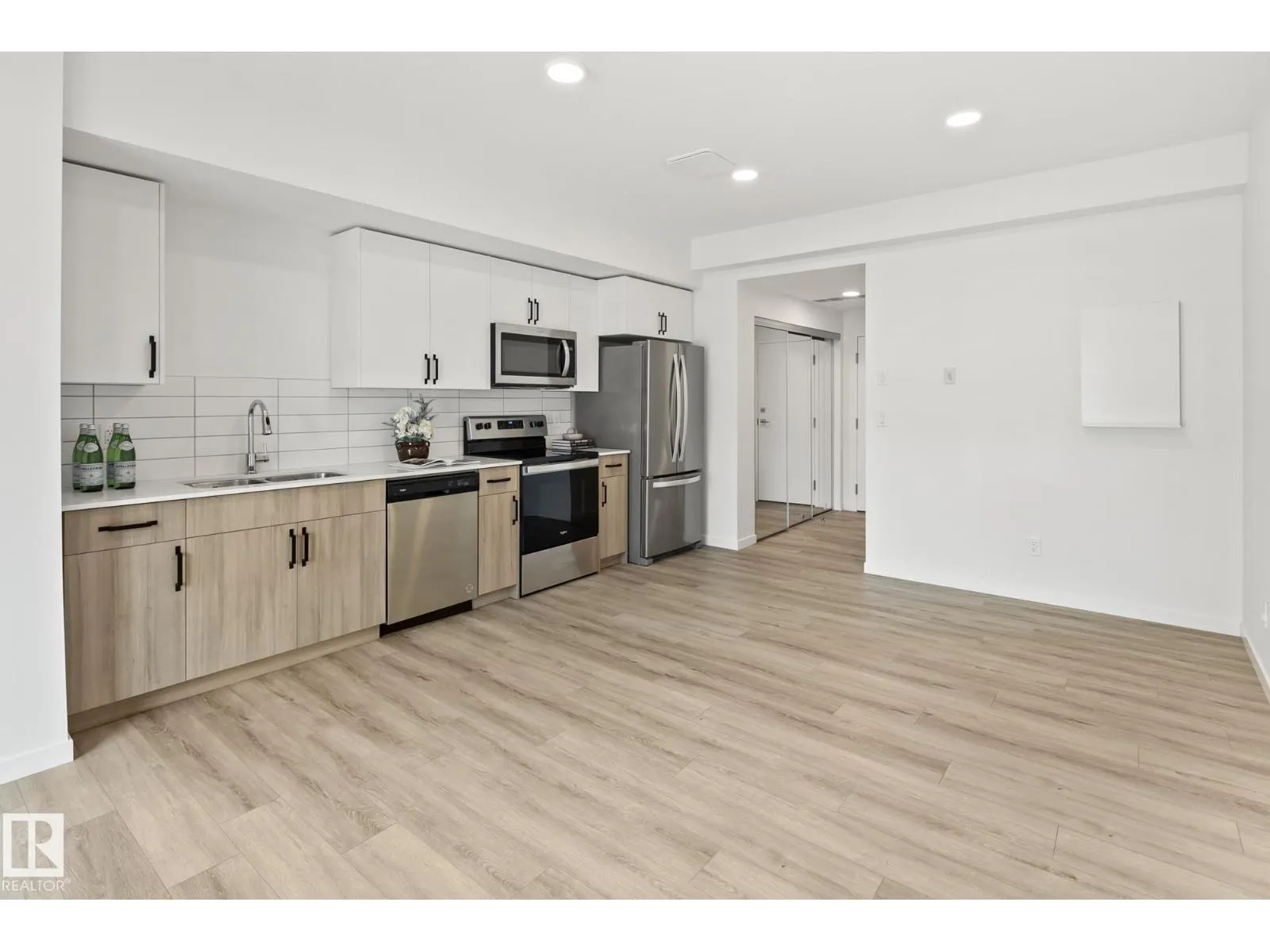 #101 860 Secord BV NW