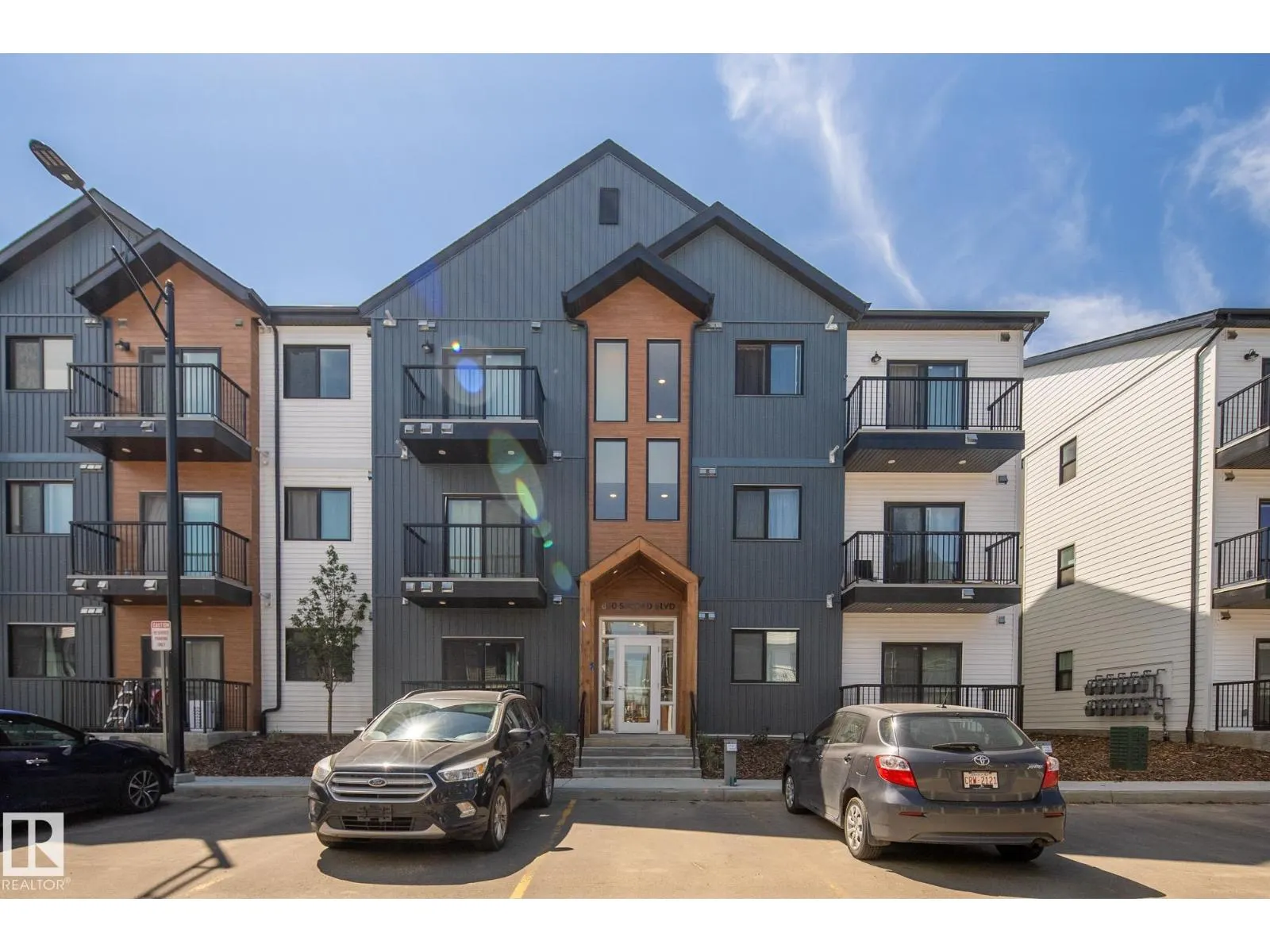 #101 860 Secord BV NW