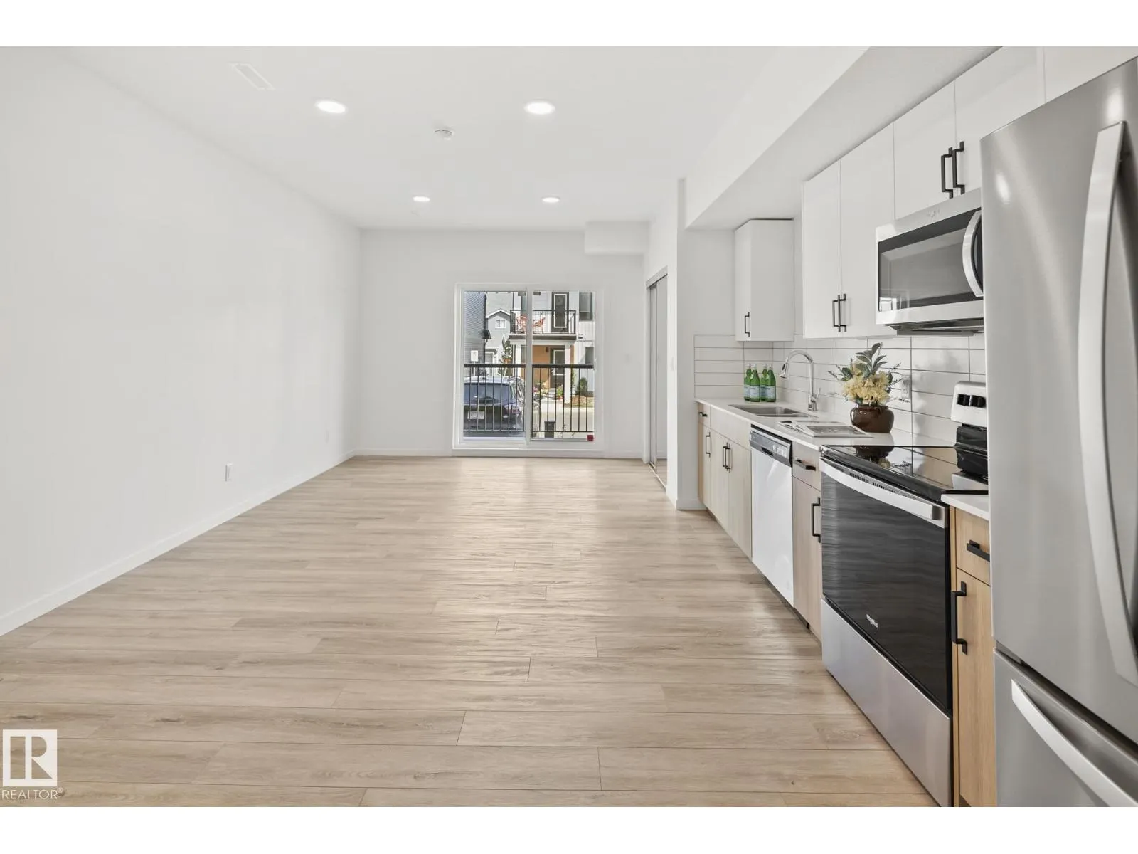 #101 860 Secord BV NW