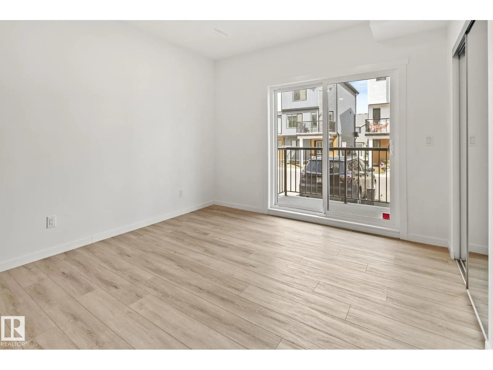 #101 860 Secord BV NW