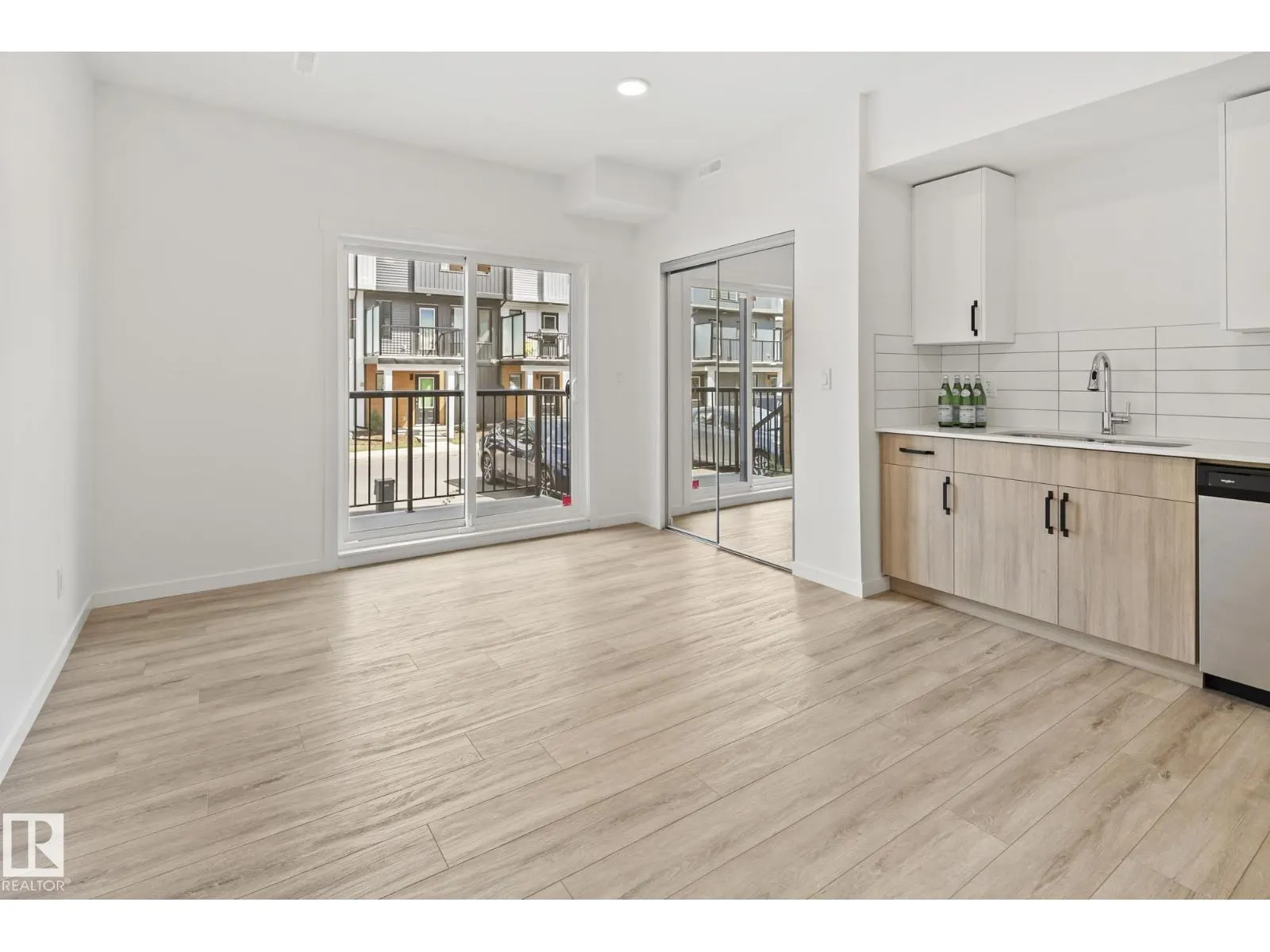 #101 860 Secord BV NW