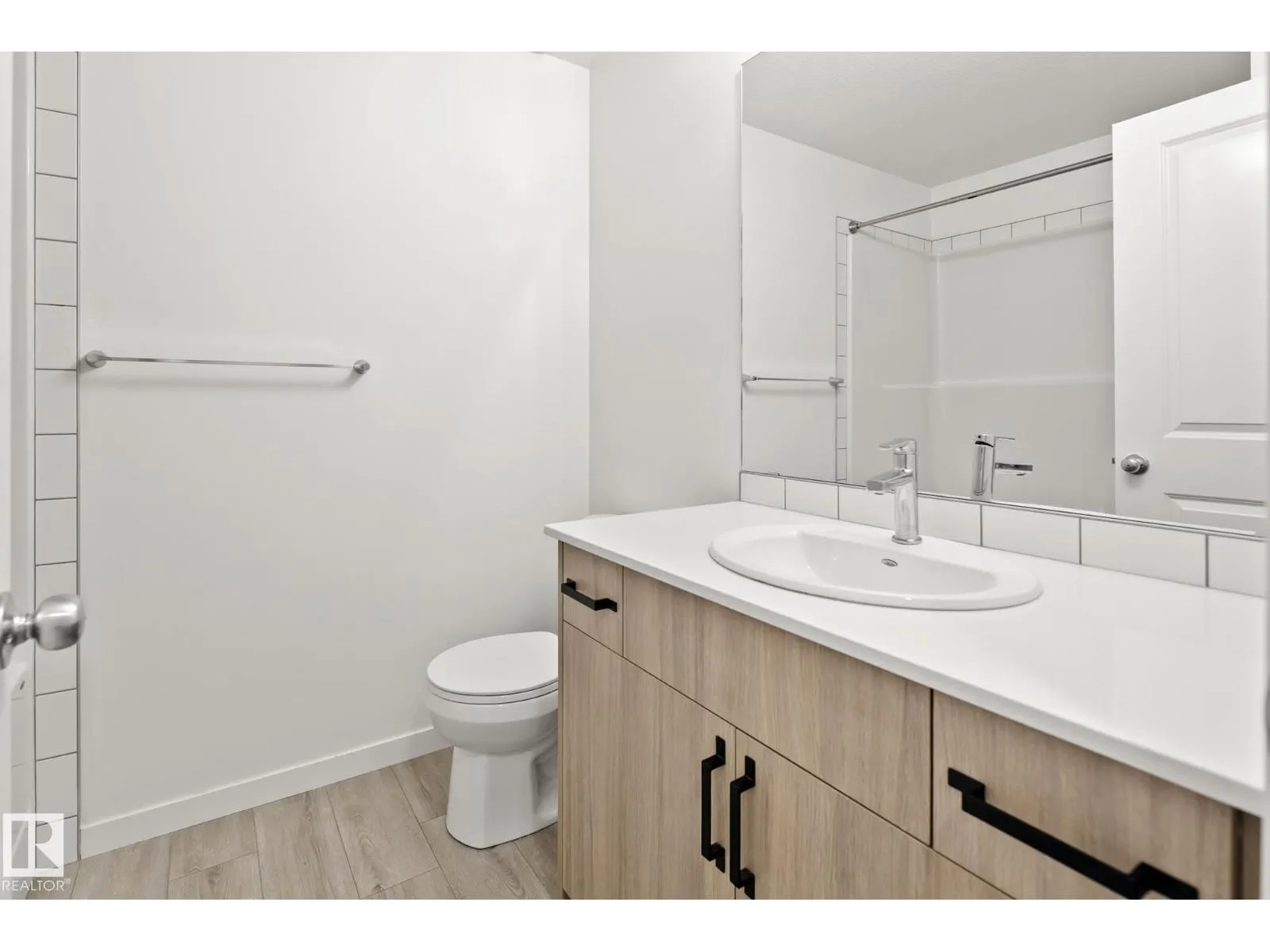 #101 860 Secord BV NW
