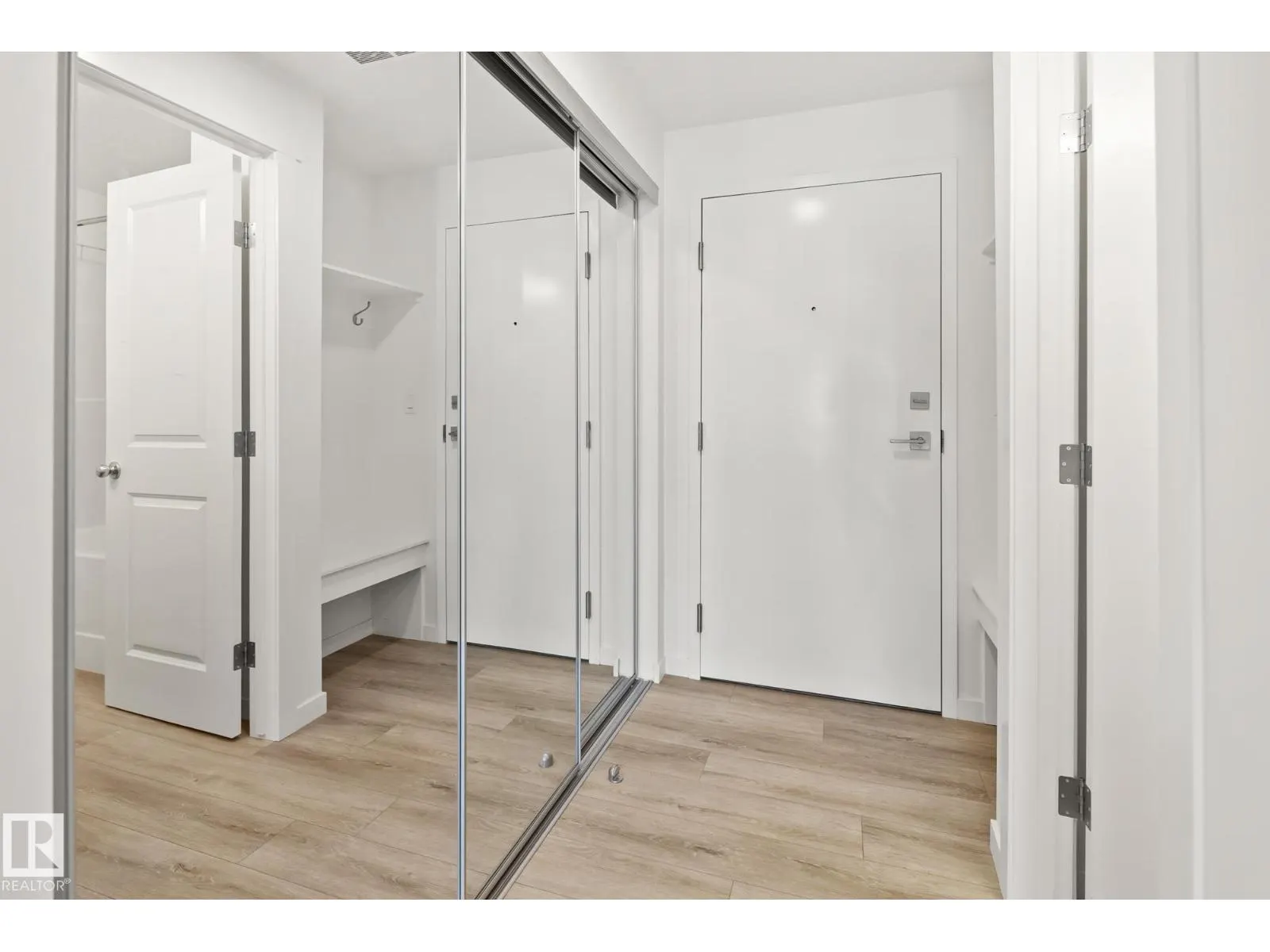 #101 860 Secord BV NW