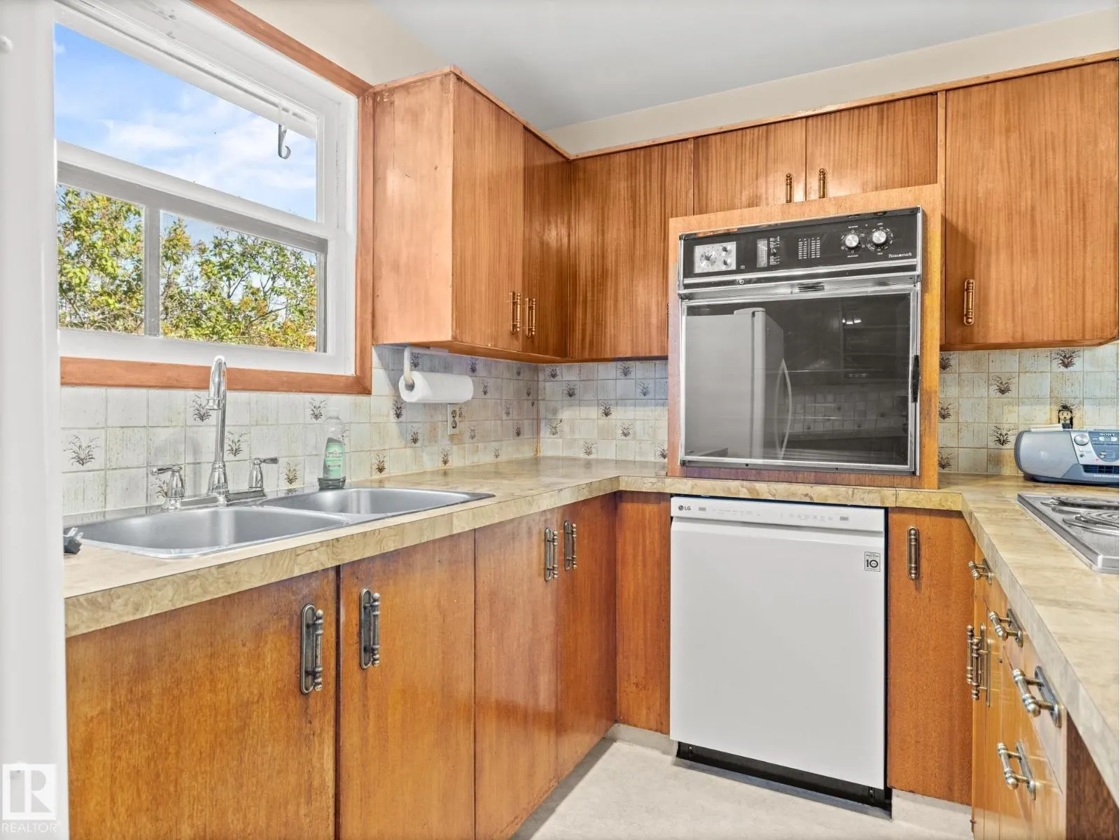 4018 115 AV NW