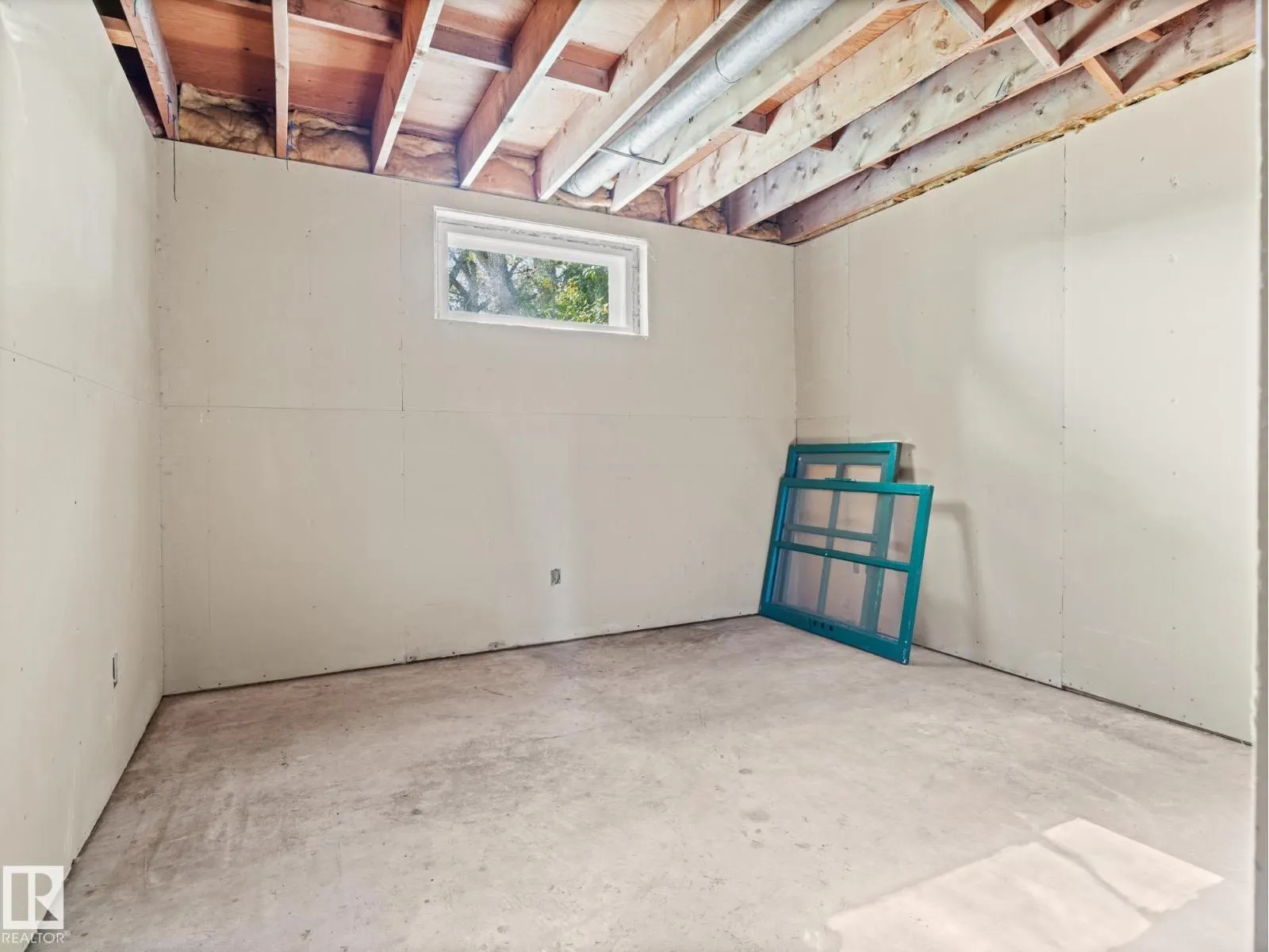 4018 115 AV NW