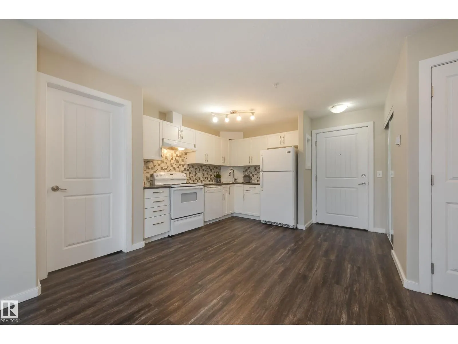 #216 240 SPRUCE RIDGE RD