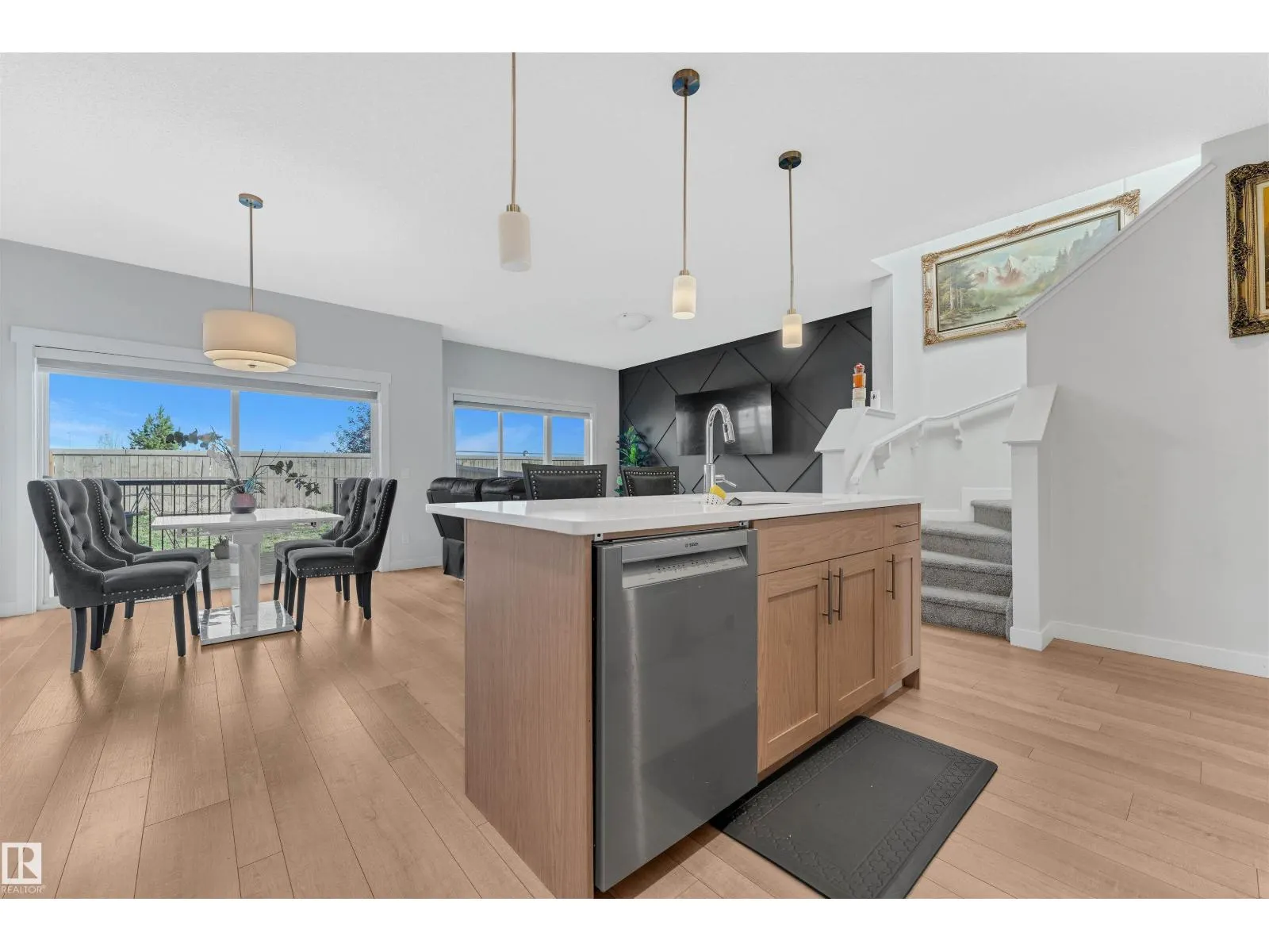 22812 96 AV NW