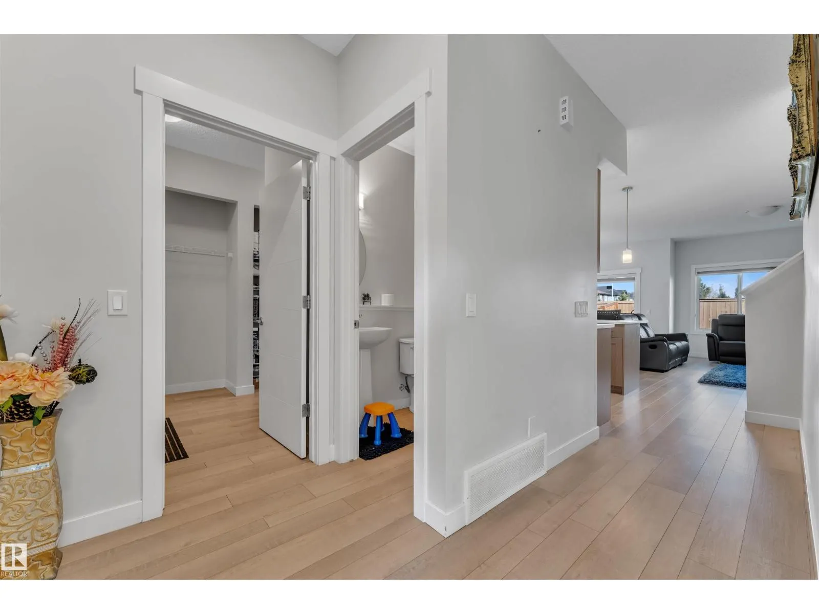 22812 96 AV NW