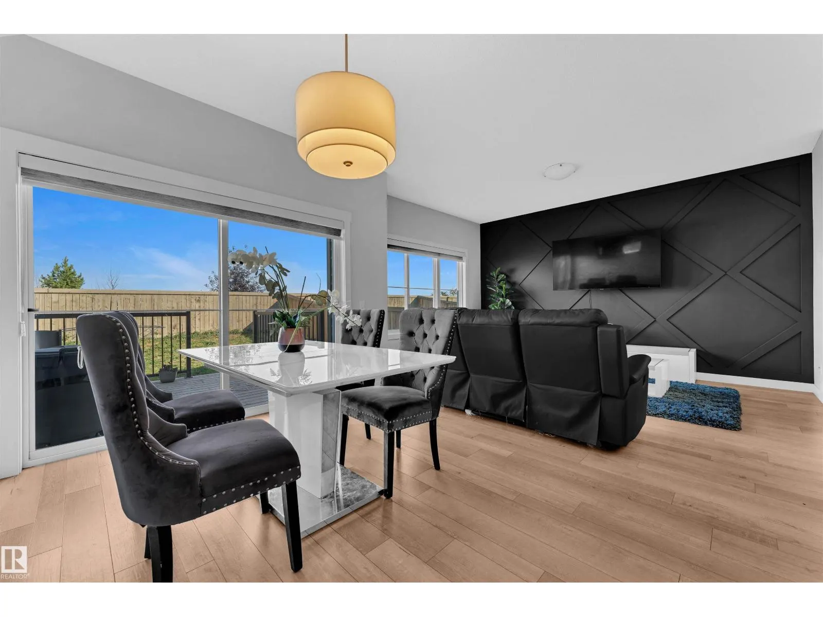 22812 96 AV NW