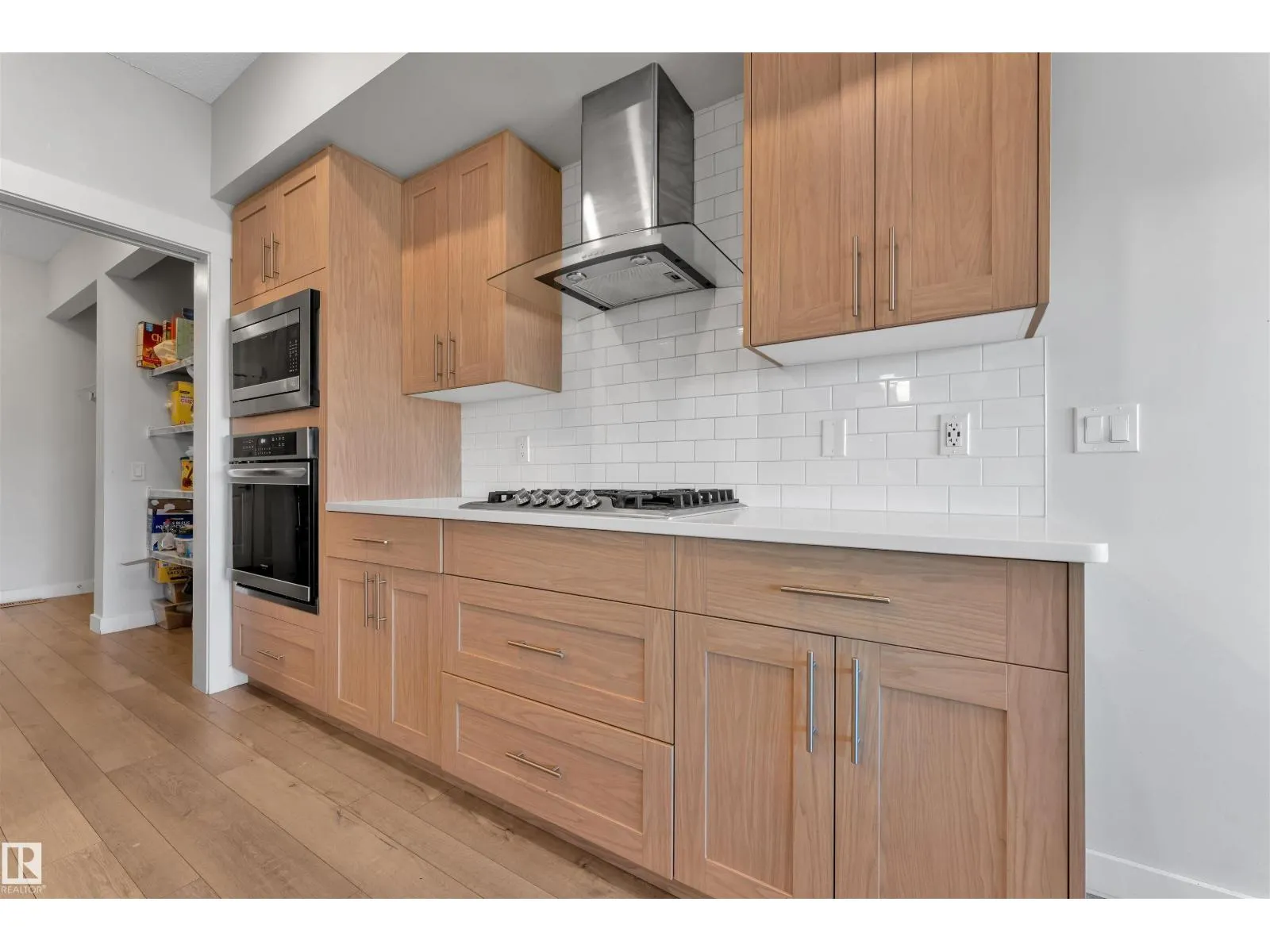 22812 96 AV NW