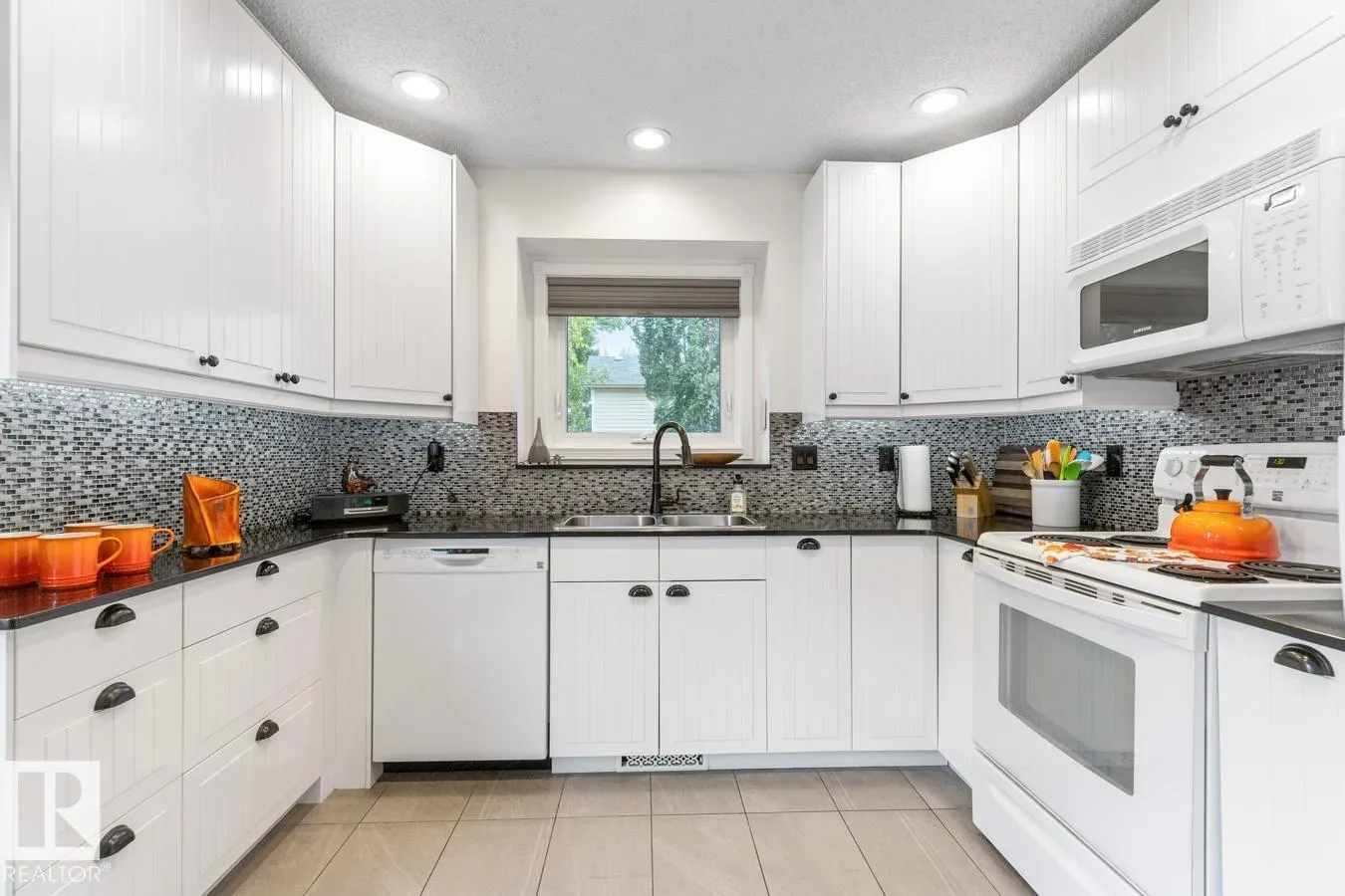 4631 10 AV NW