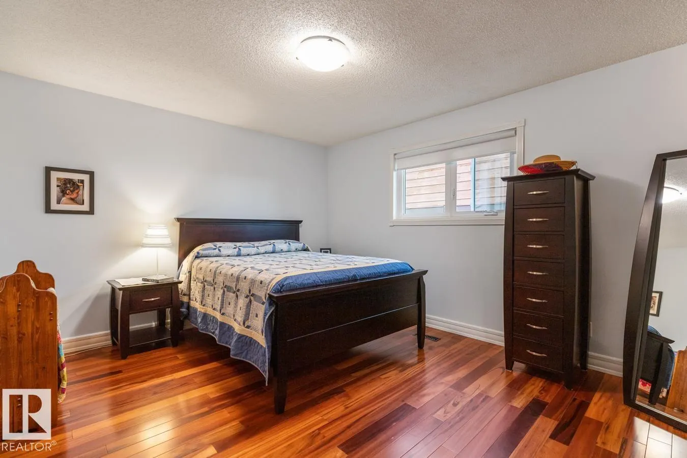 4631 10 AV NW