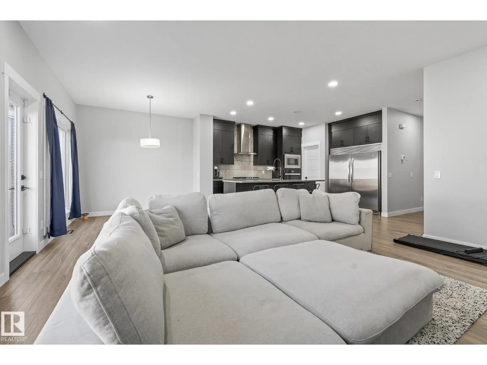 9704 224 ST NW