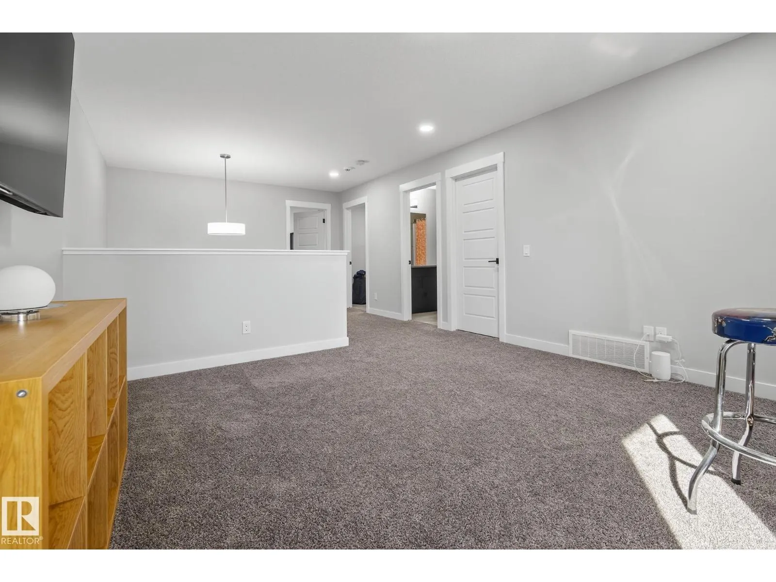 9704 224 ST NW