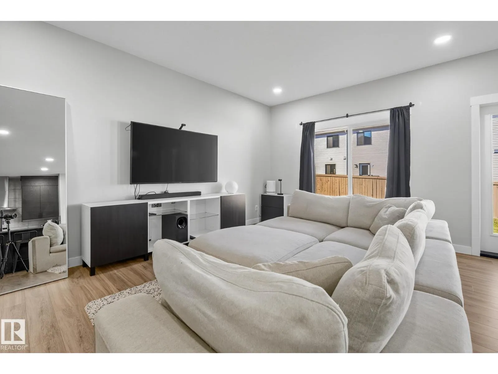 9704 224 ST NW