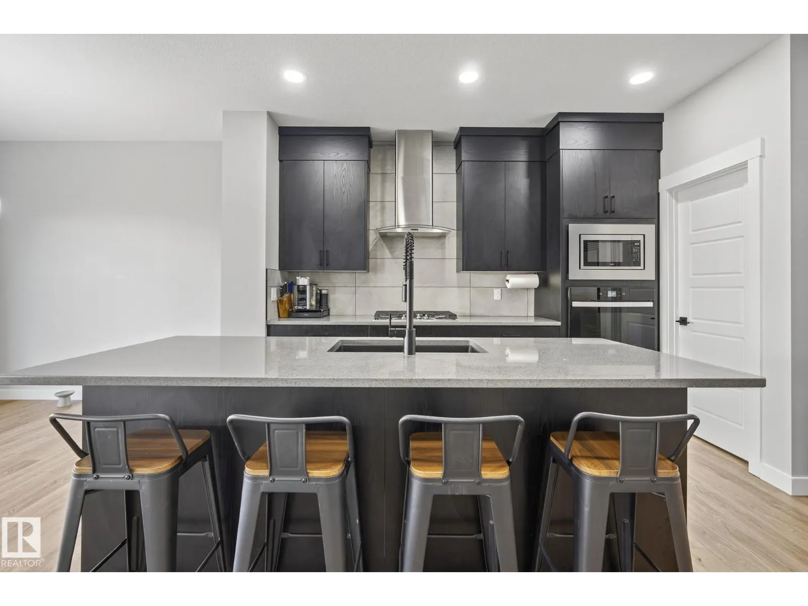 9704 224 ST NW