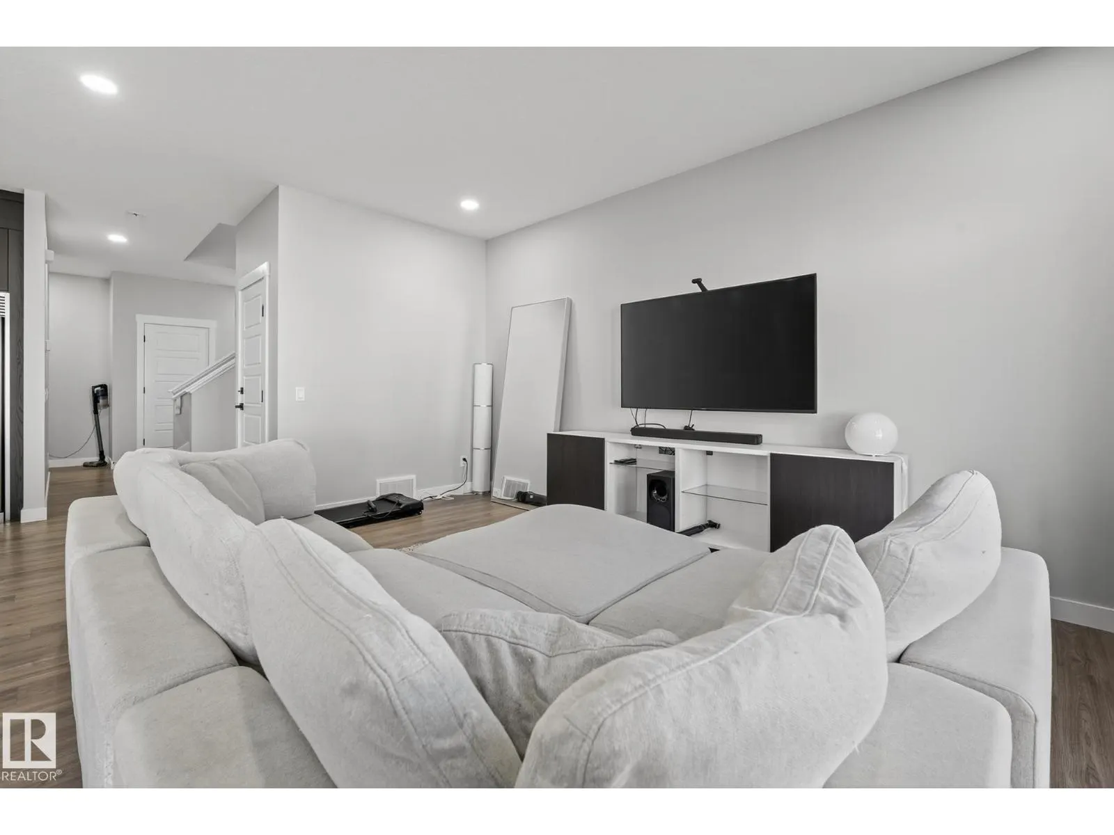 9704 224 ST NW