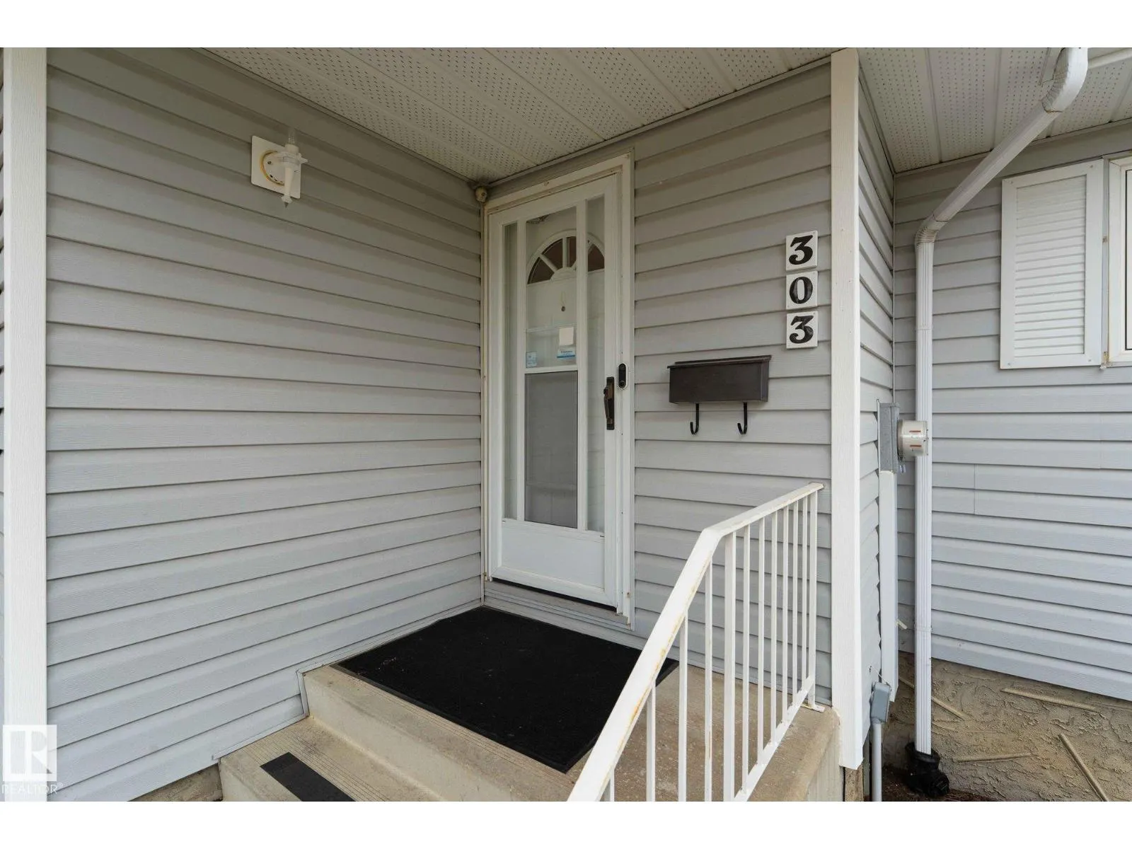 303 KNOTTWOOD RD N NW