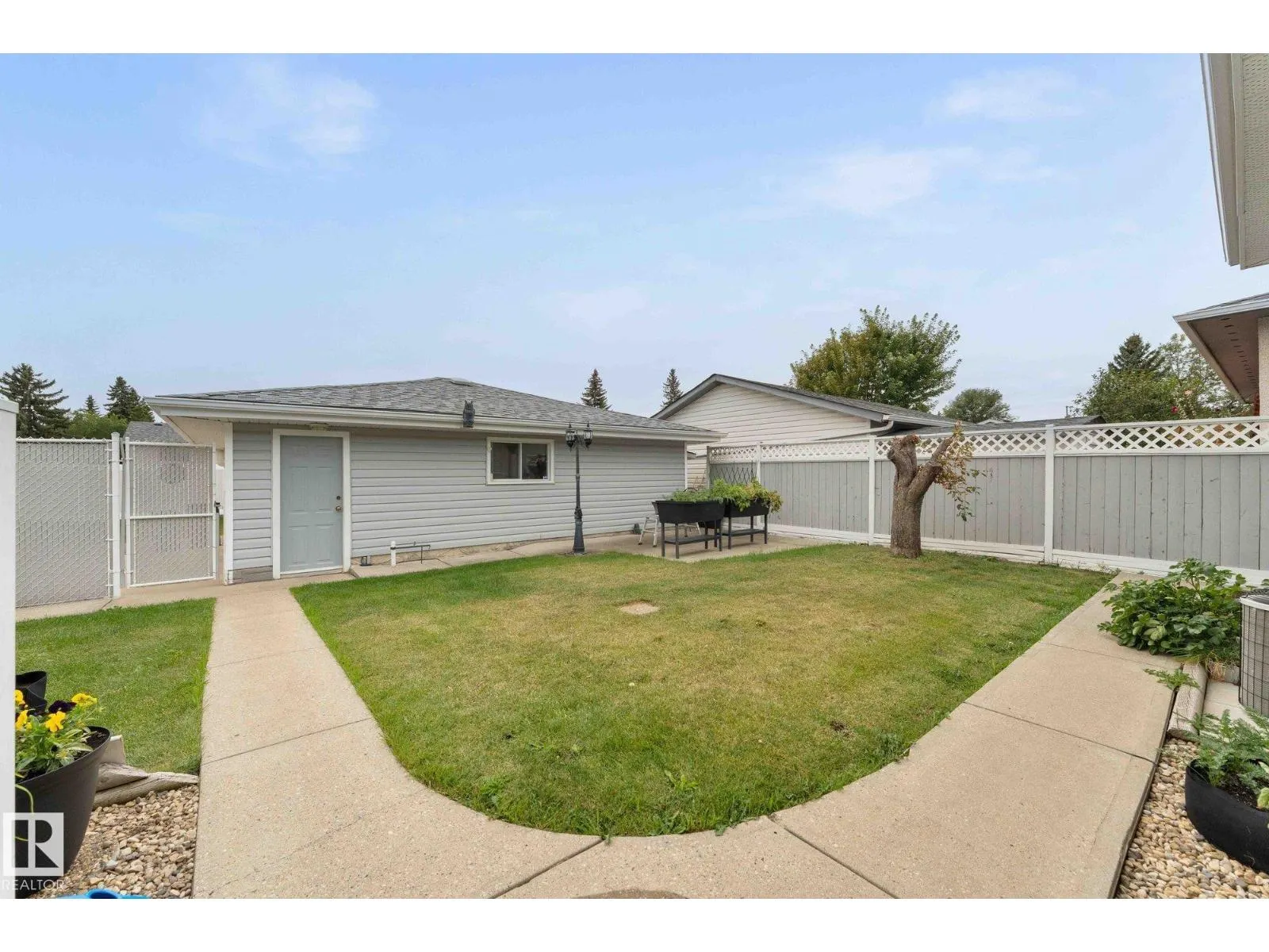 303 KNOTTWOOD RD N NW