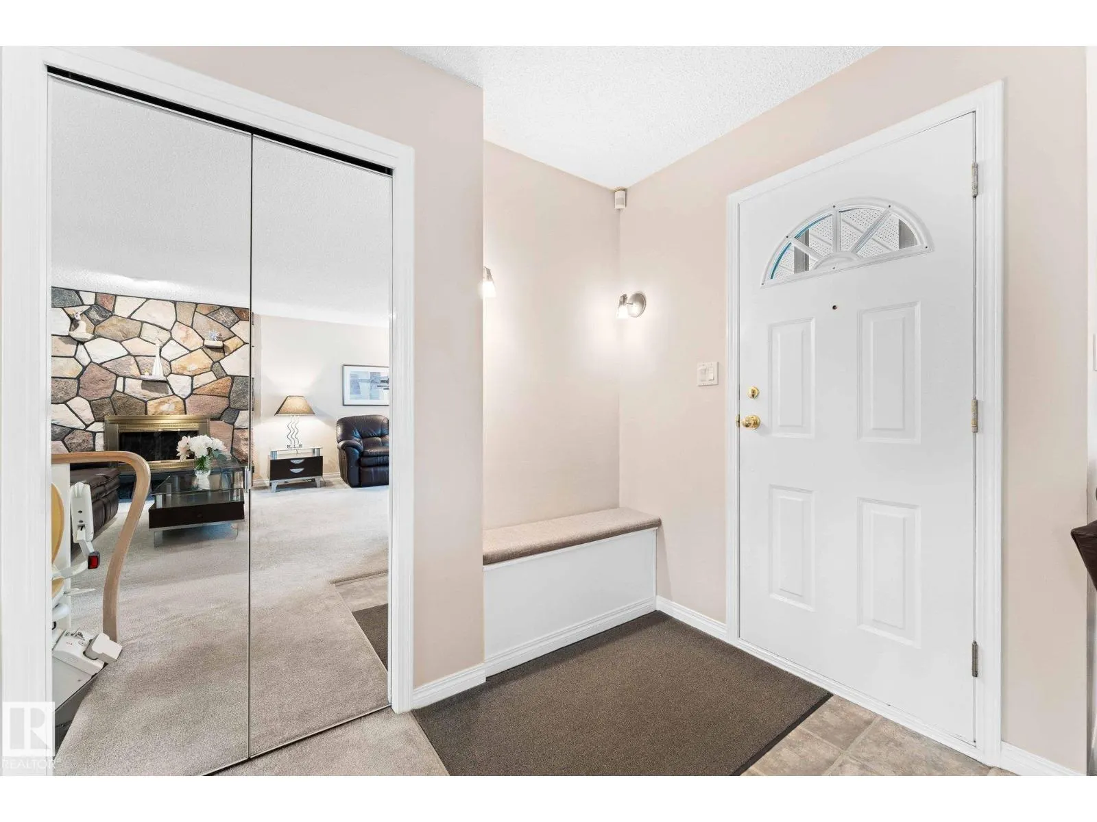 303 KNOTTWOOD RD N NW
