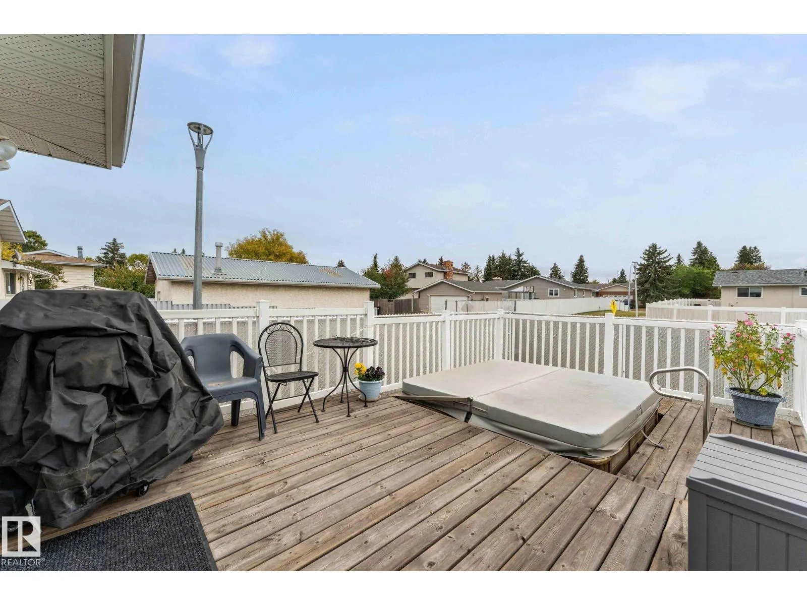 303 KNOTTWOOD RD N NW