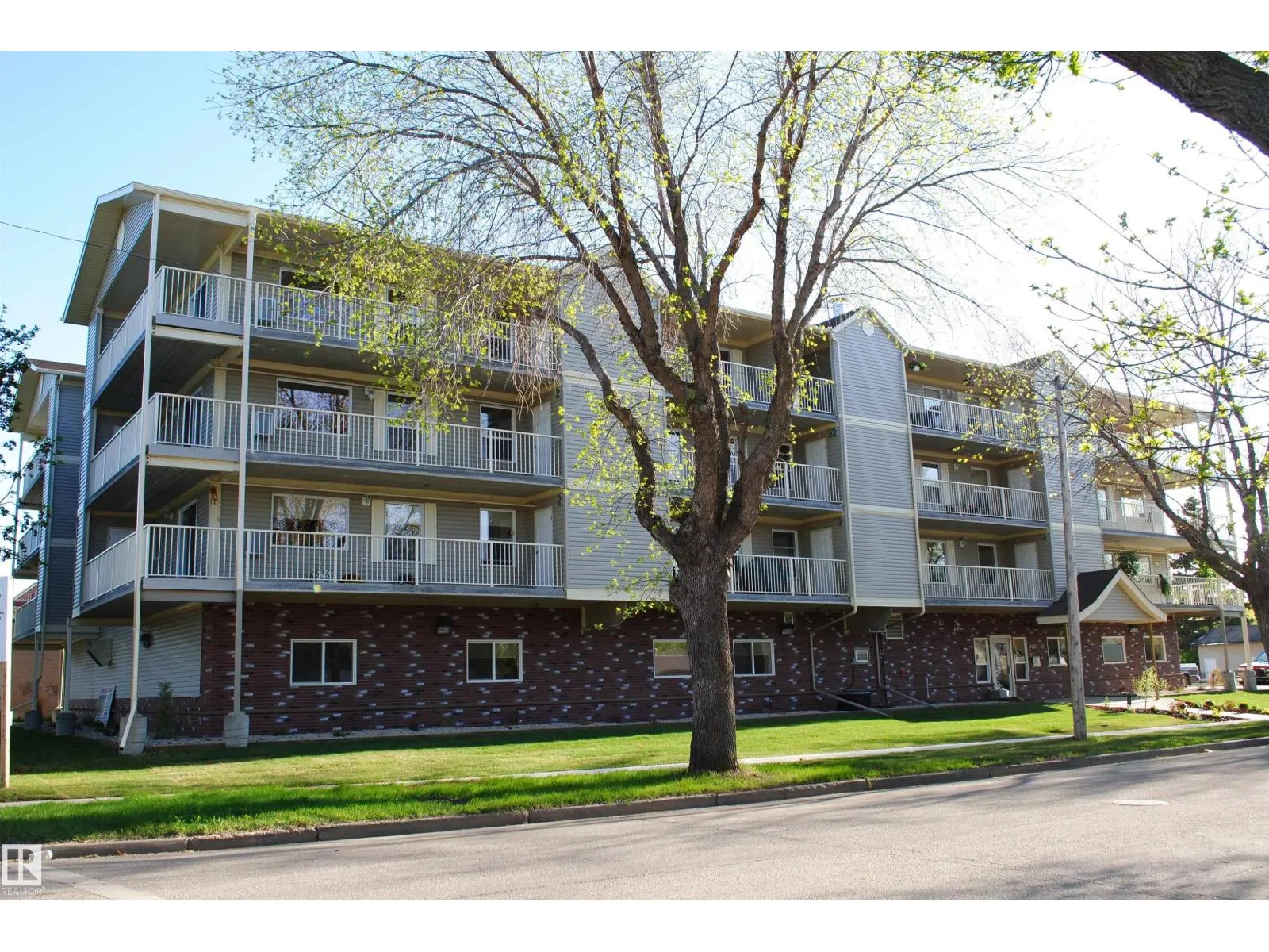 #304 4707 51 AVENUE