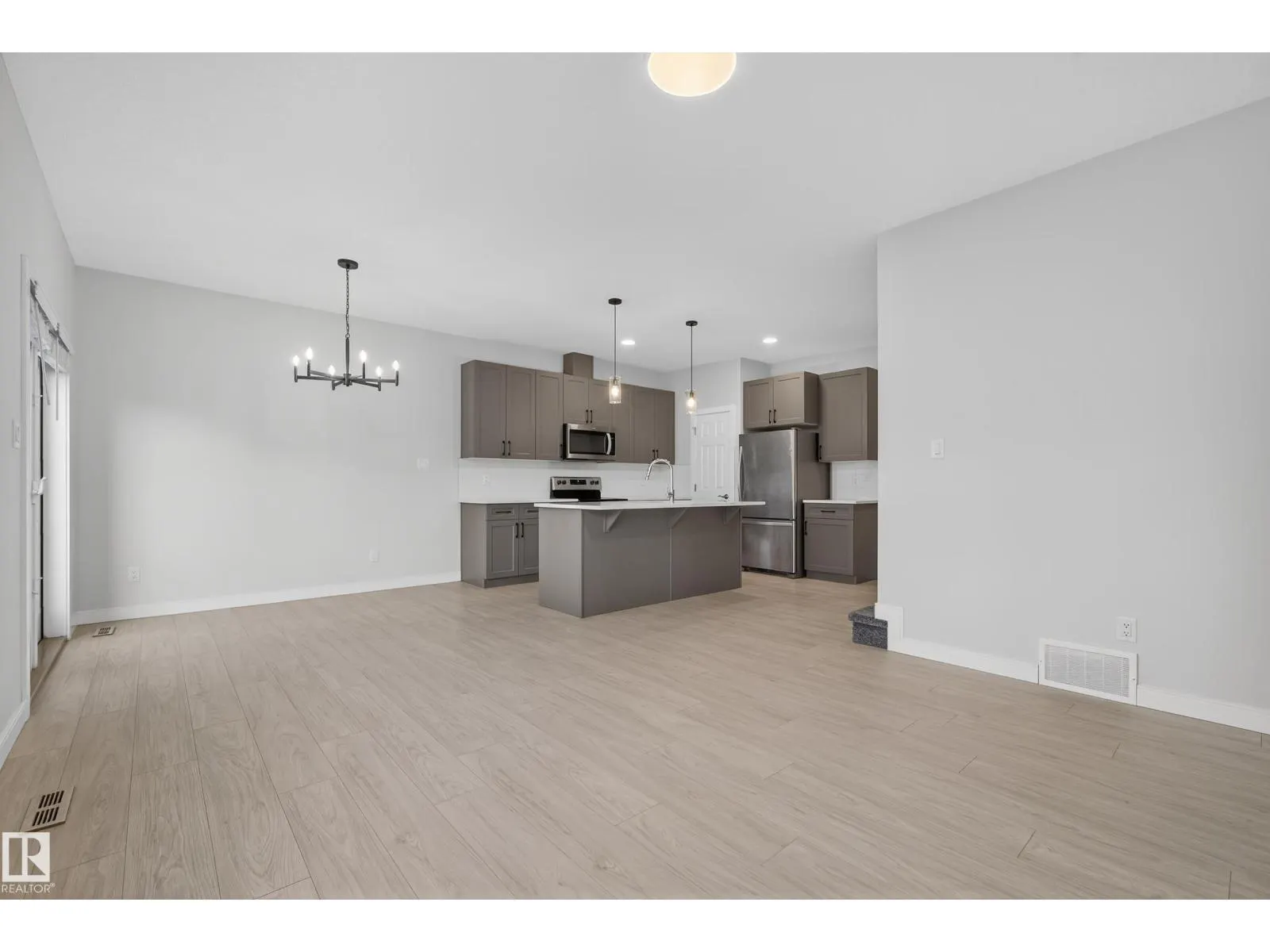 84 MEADOWLAND CR