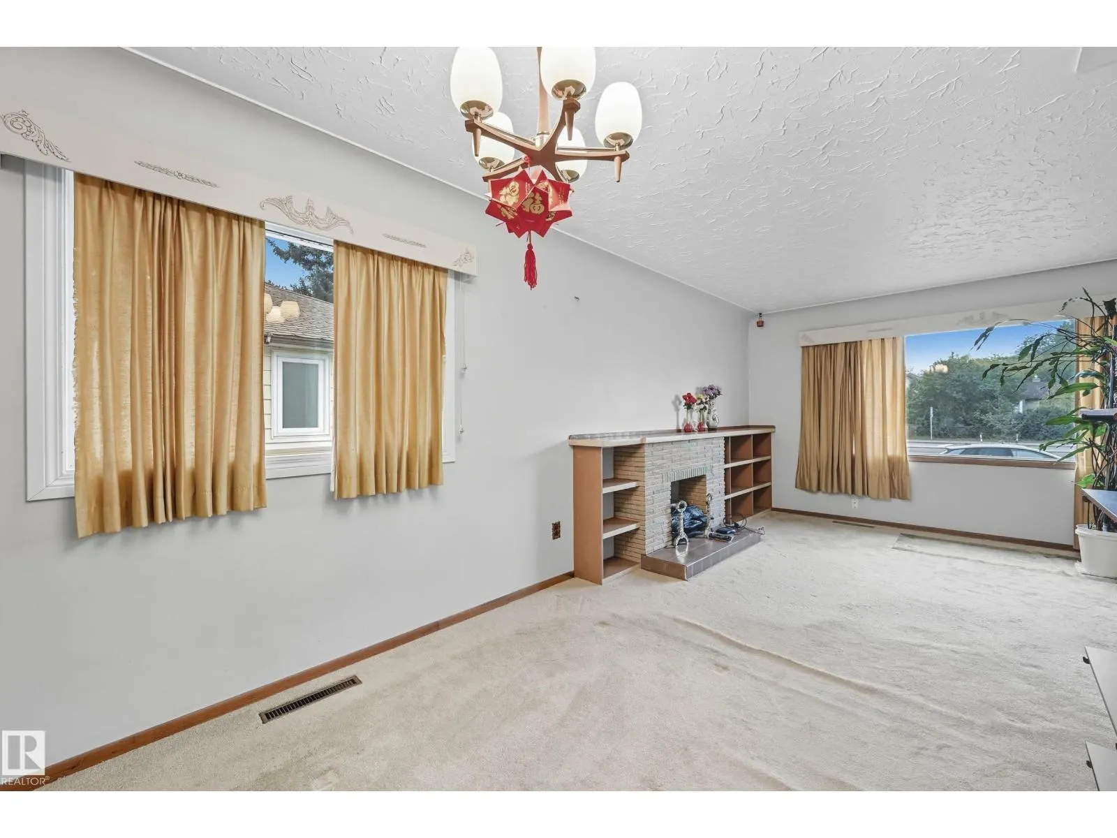 10907 149 ST NW