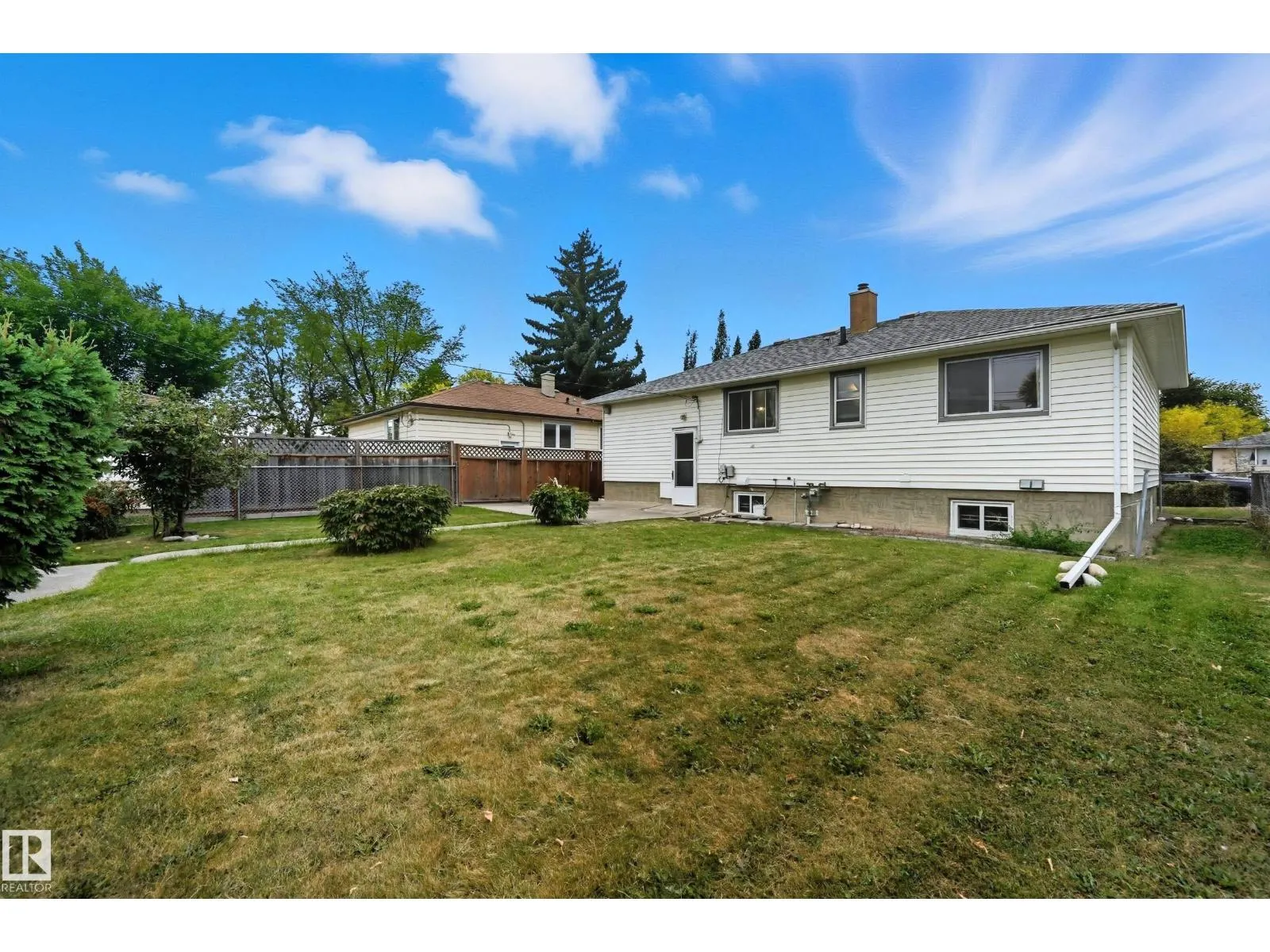 10907 149 ST NW