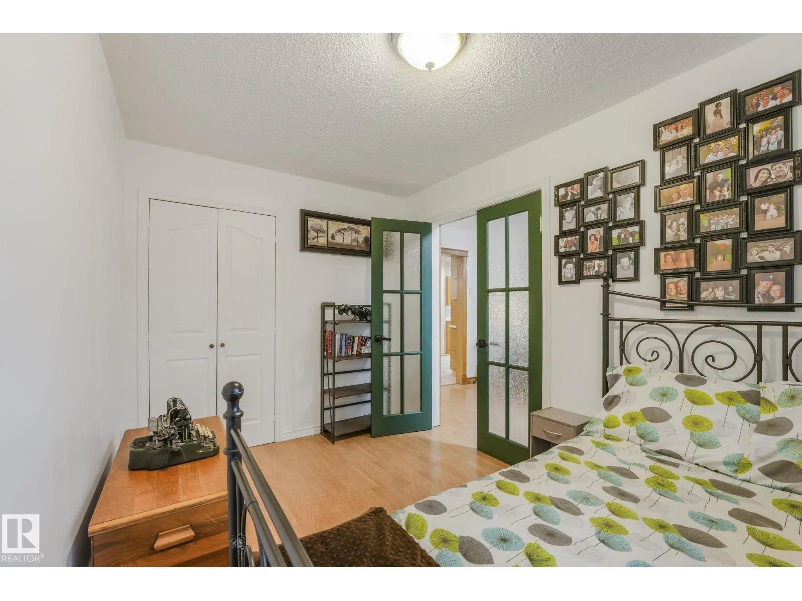 135 MARION DR