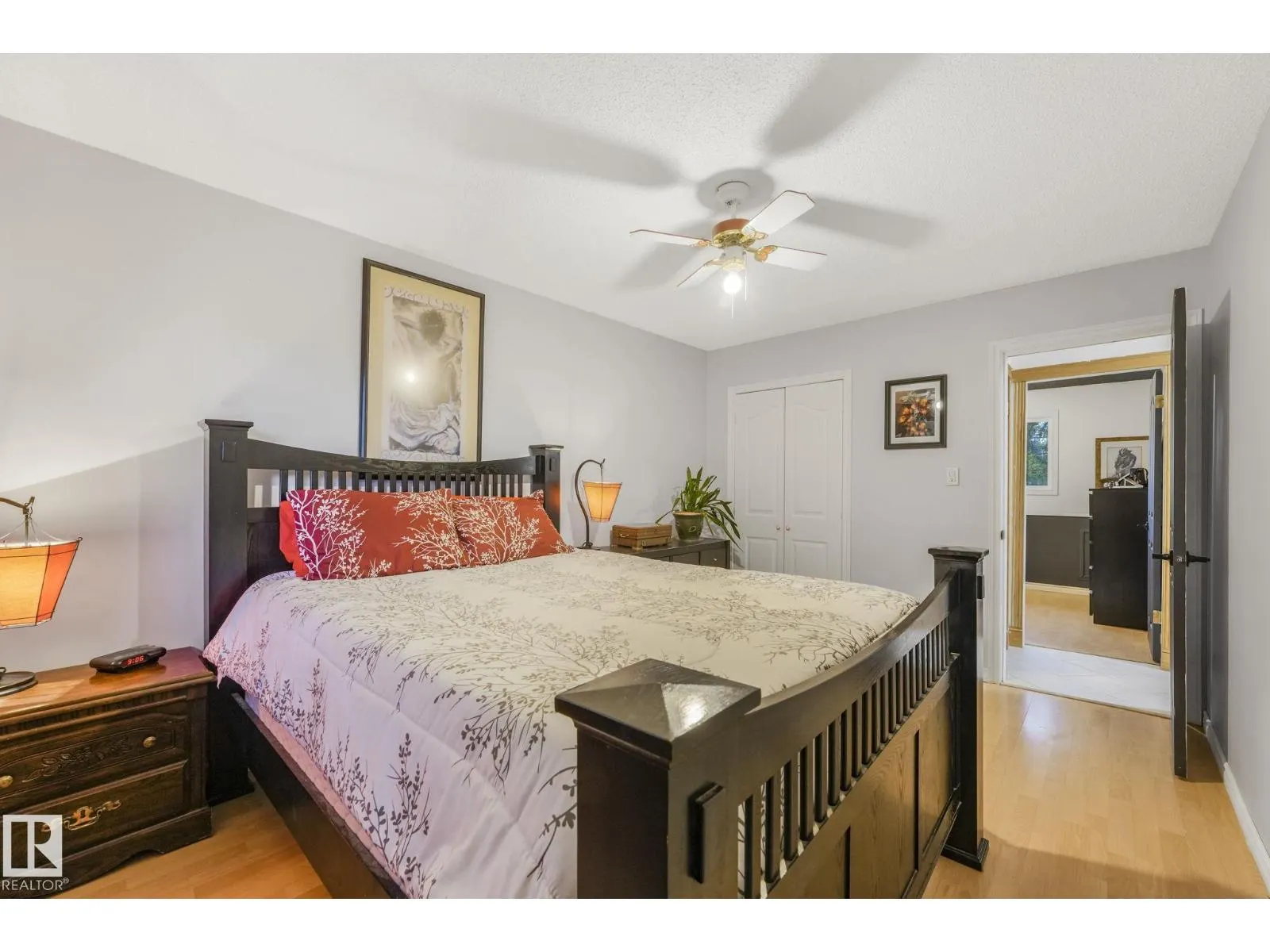 135 MARION DR