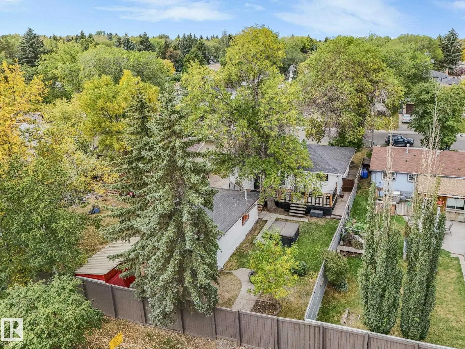 135 MARION DR