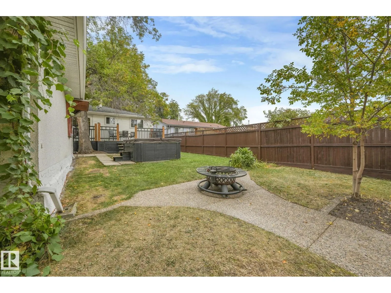 135 MARION DR