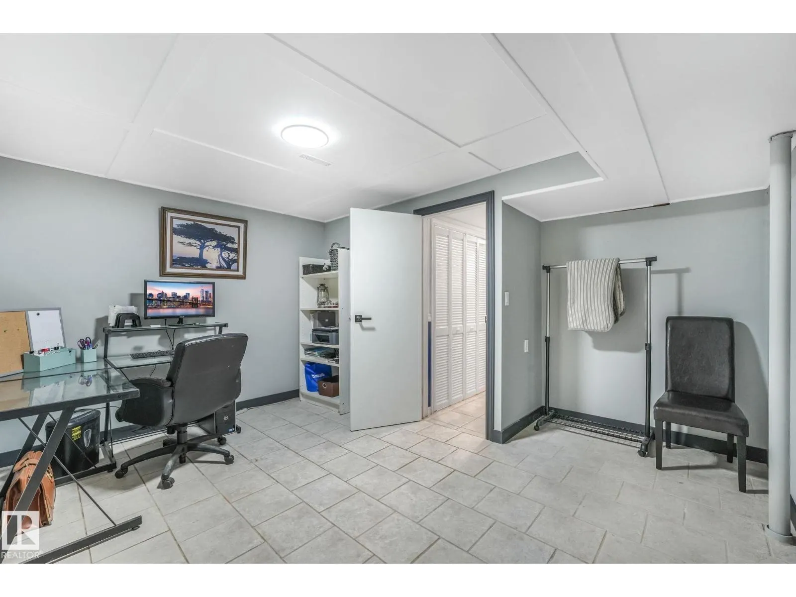 135 MARION DR
